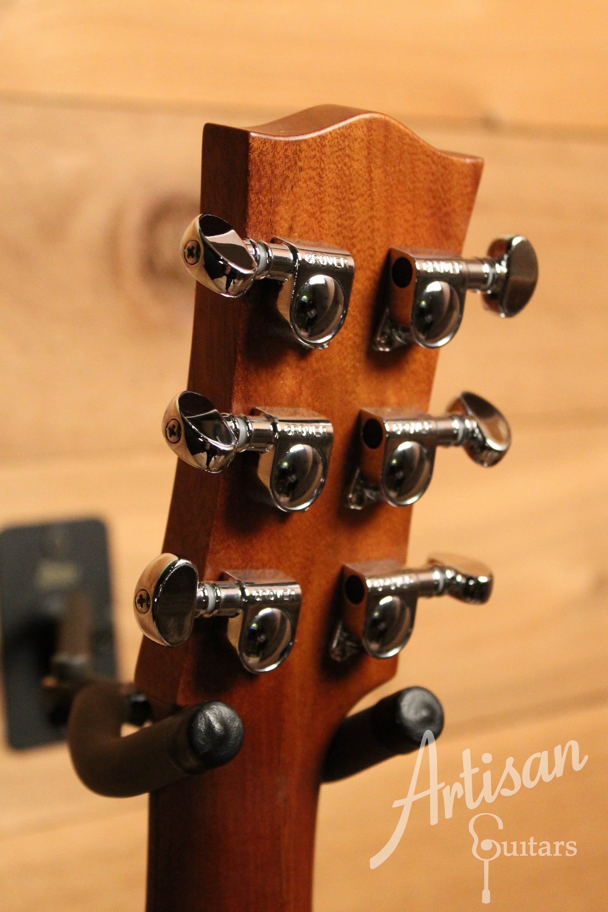 Maton EMTE Tommy Emmanuel Signature Mini Guitar Sitka Spuce and Queensland Maple ID-12090 - Artisan Guitars