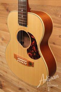 Maton EMTE Tommy Emmanuel Signature Mini Guitar Sitka Spuce and Queensland Maple ID-12090 - Artisan Guitars
