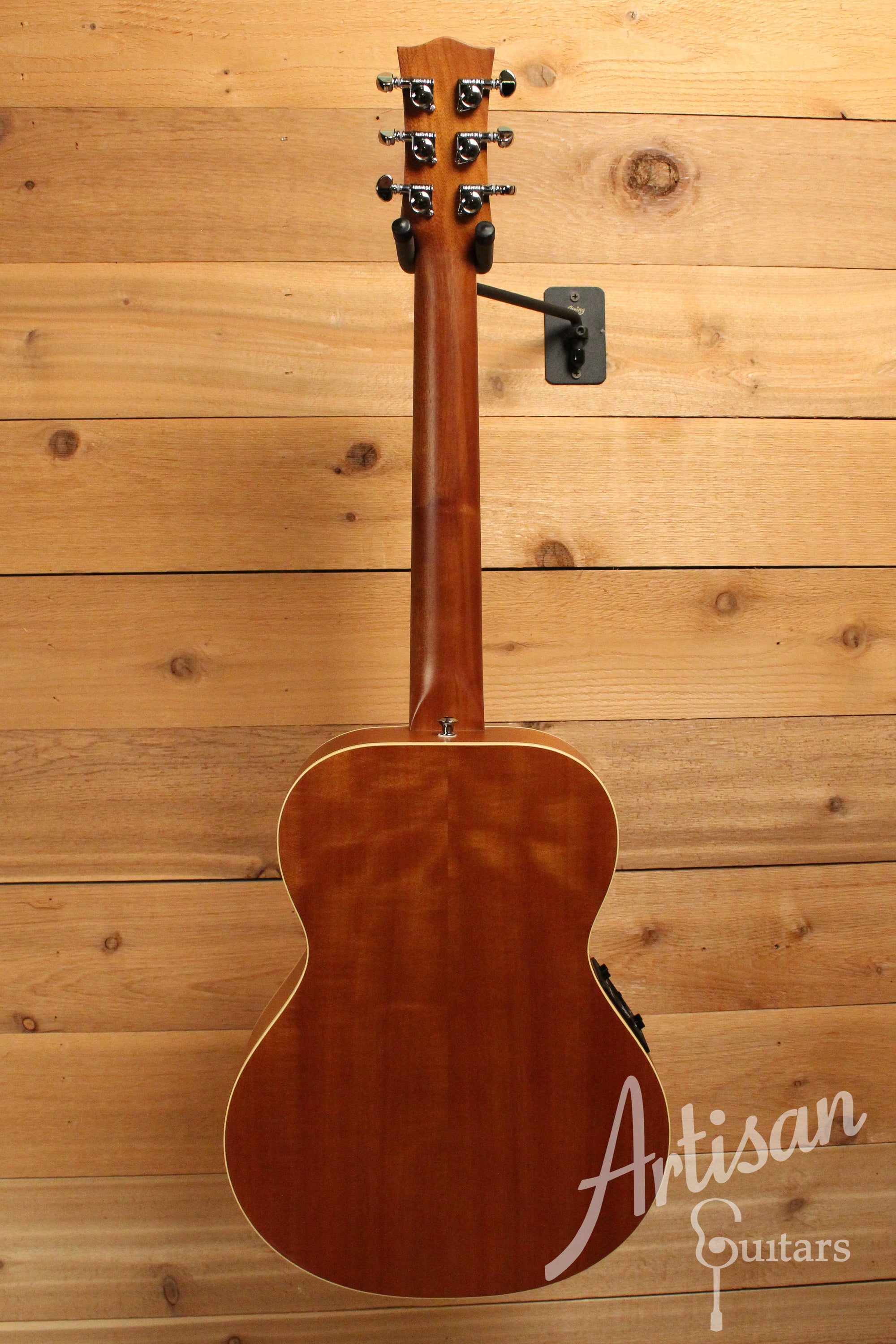 Maton EMTE Tommy Emmanuel Signature Mini Guitar Sitka Spuce and Queensland Maple ID-12090 - Artisan Guitars