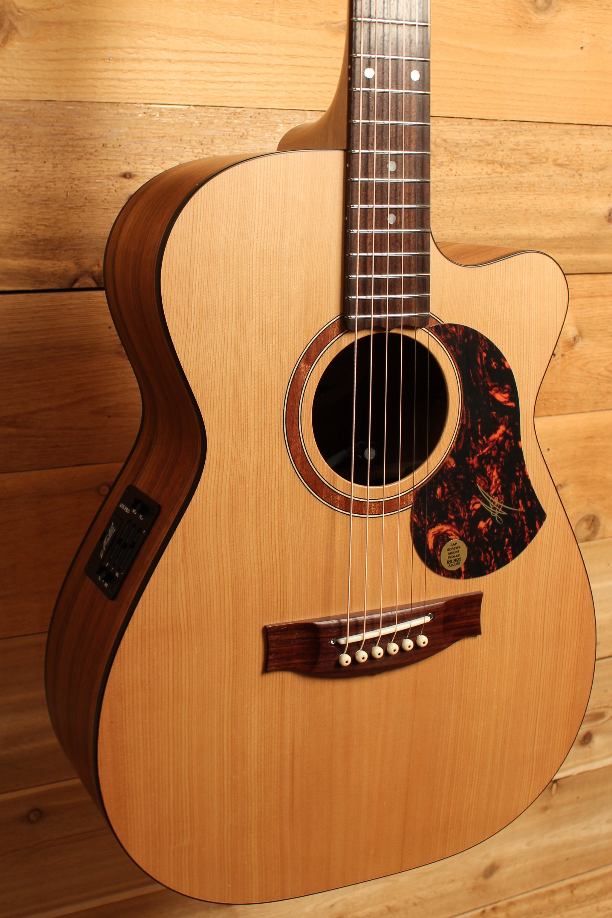 Maton SRS808 Guitar with Western Red Cedar Blackwood and Cutaway ID-13428 - Artisan Guitars