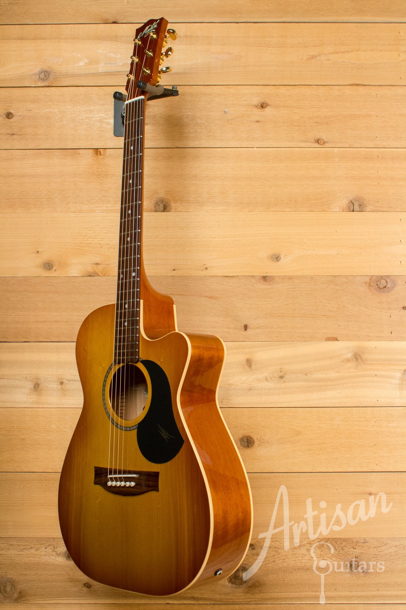 Maton EBG 808CLG Performer Series Guitar Bunya and Queensland Maple with Cutaway Pre-Owned 2015 ID-11045 - Artisan Guitars