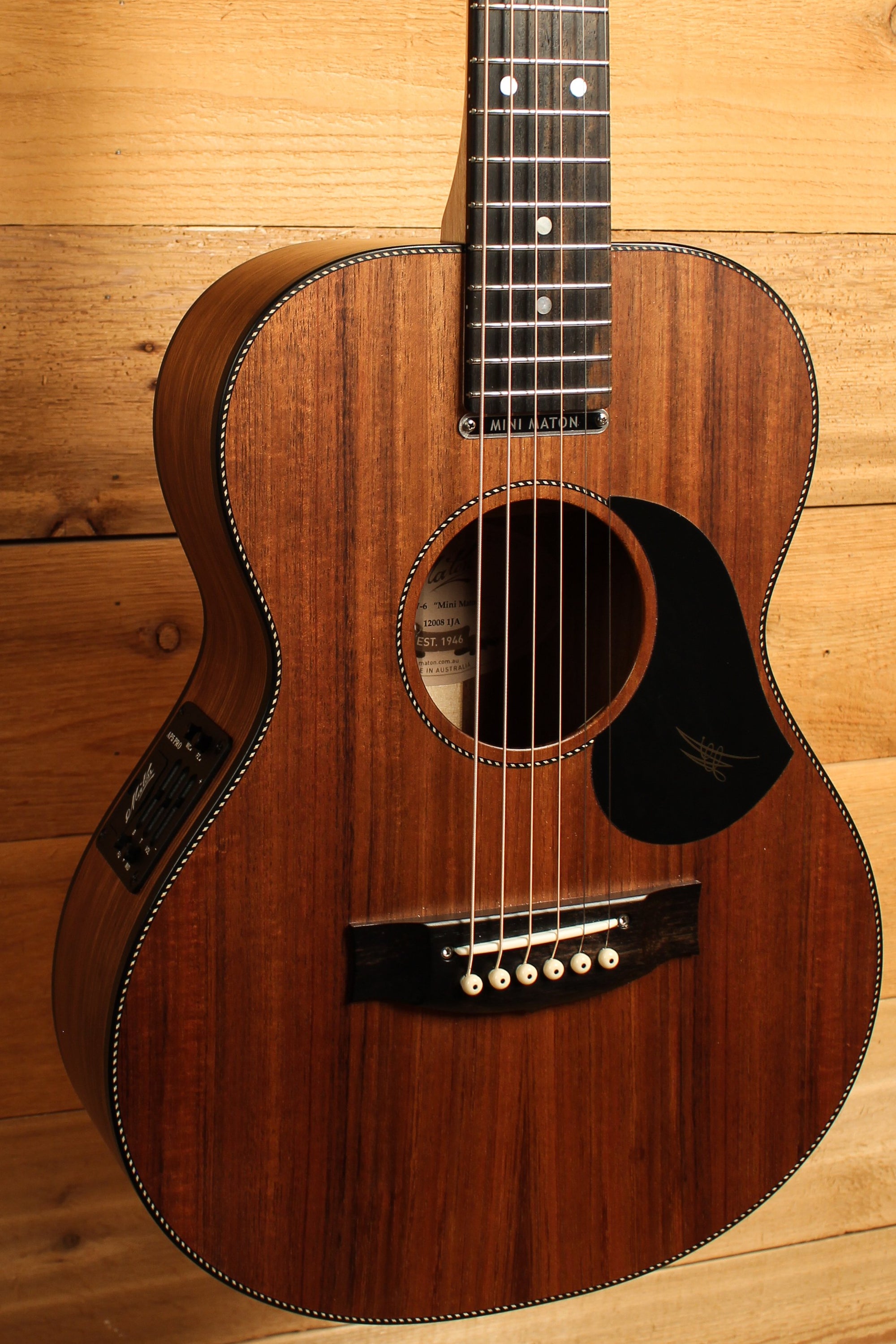 Maton EMBW6 Mini Guitar w/ Blackwood Top, Back & Sides & AP5 Pro Pickup Pre-Owned 2019 ID-13549 - Artisan Guitars