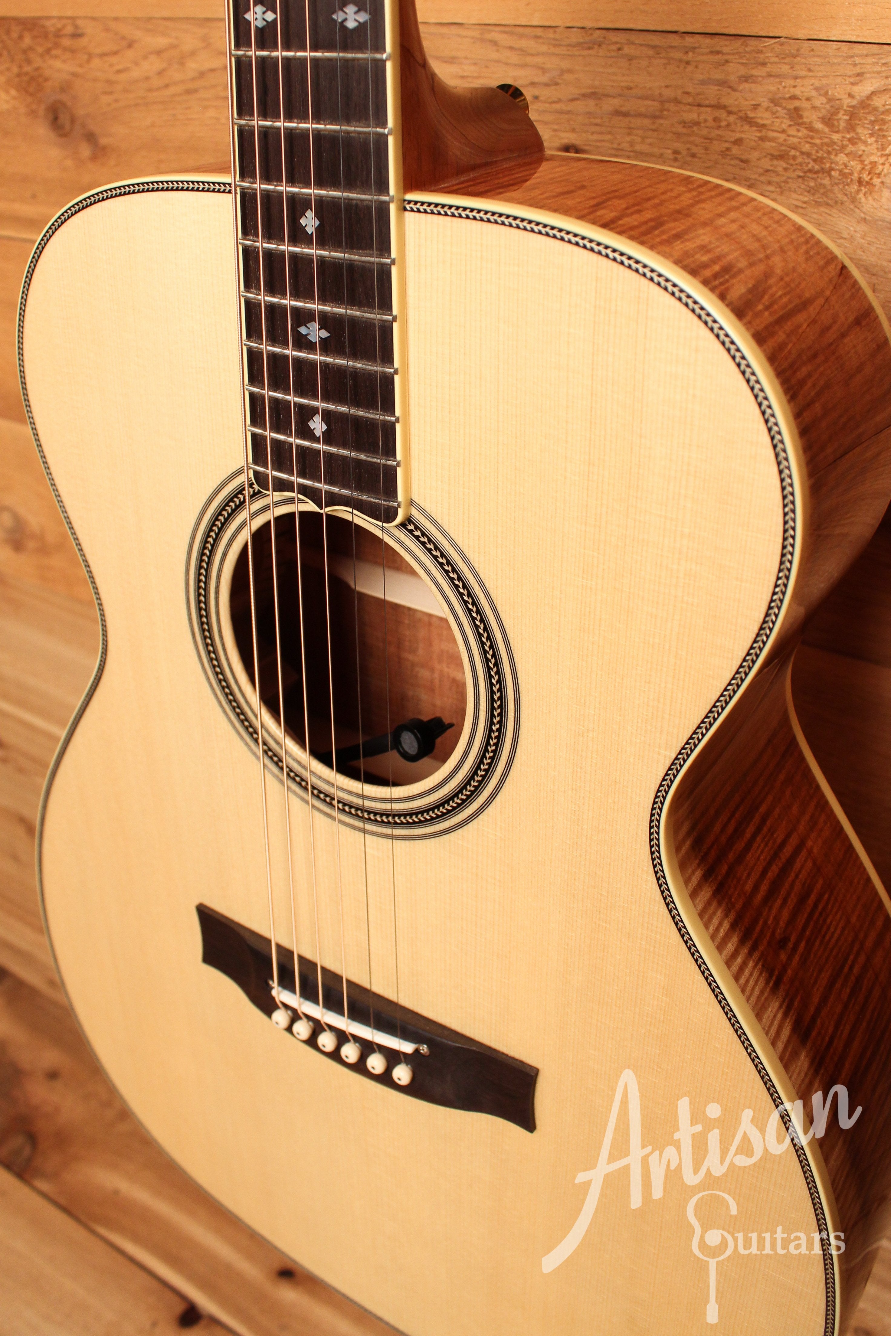 Maton Custom Shop Classic Blackwood Special Guitar with European Spruce & Figured Blackwood  ID-12820 - Artisan Guitars