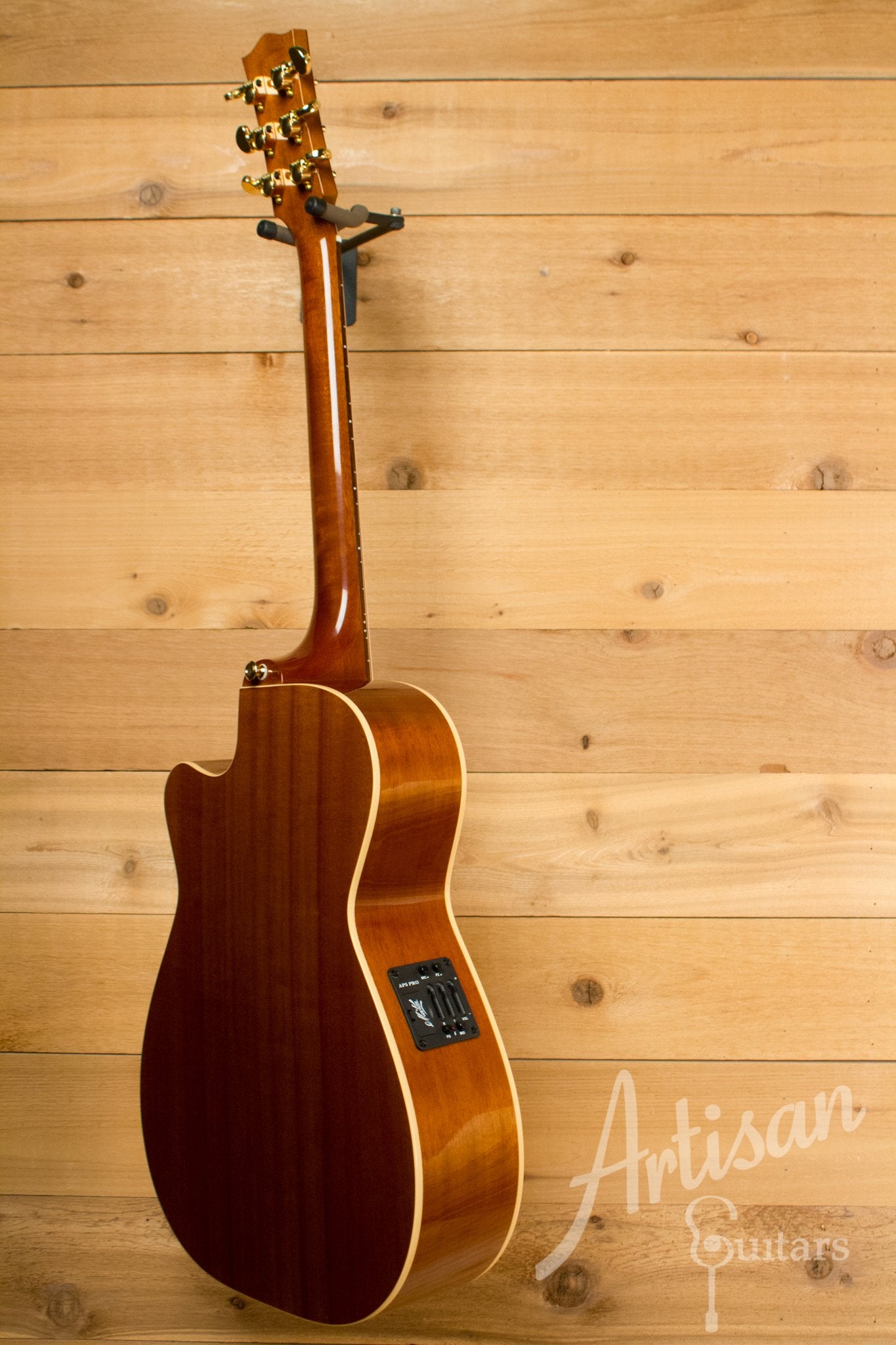 Maton EBG 808CLG Performer Series Guitar Bunya and Queensland Maple with Cutaway Pre-Owned 2015 ID-11045 - Artisan Guitars