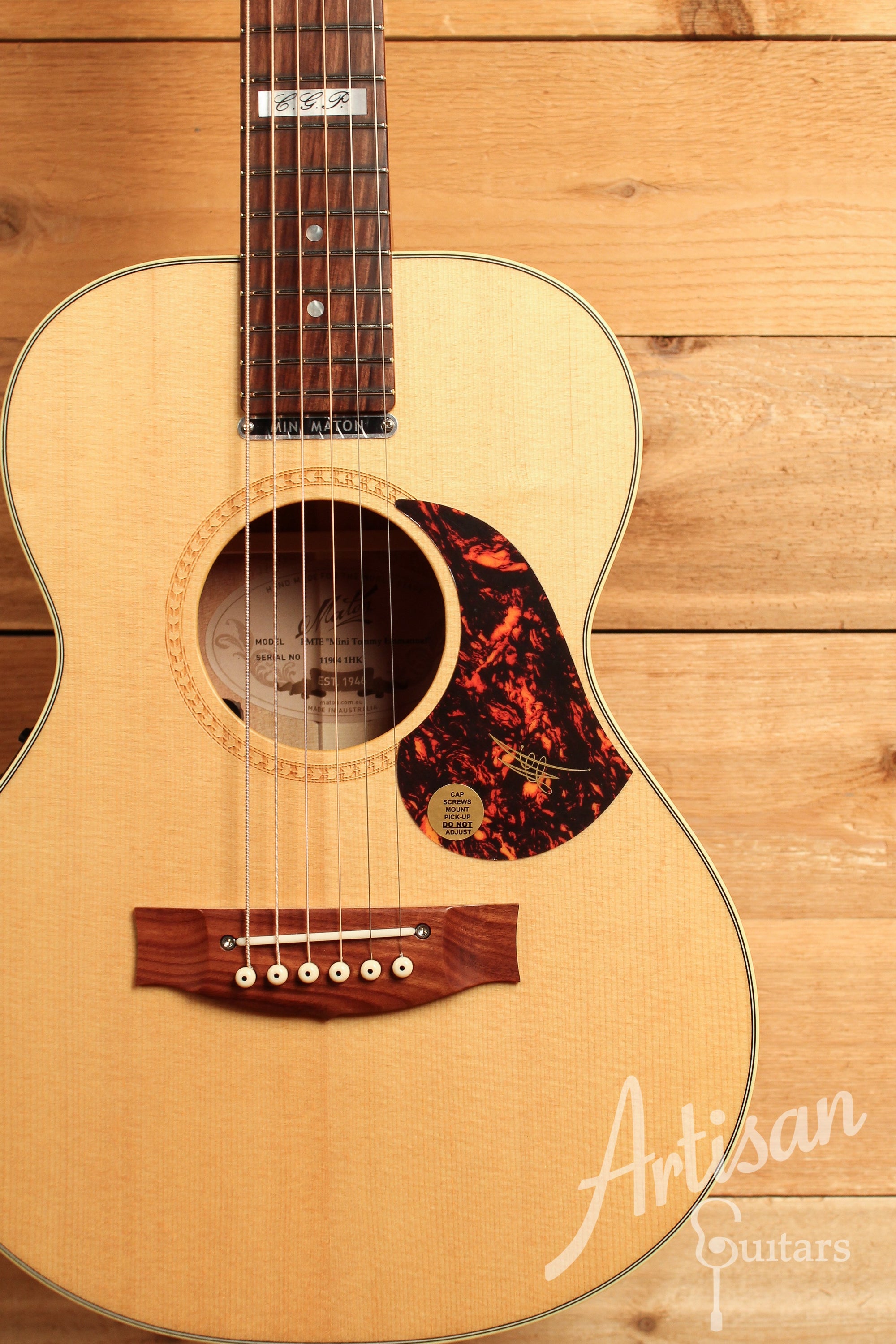 Maton EMTE Tommy Emmanuel Signature Mini Guitar Sitka Spuce & Queensland Maple ID-13019 - Artisan Guitars