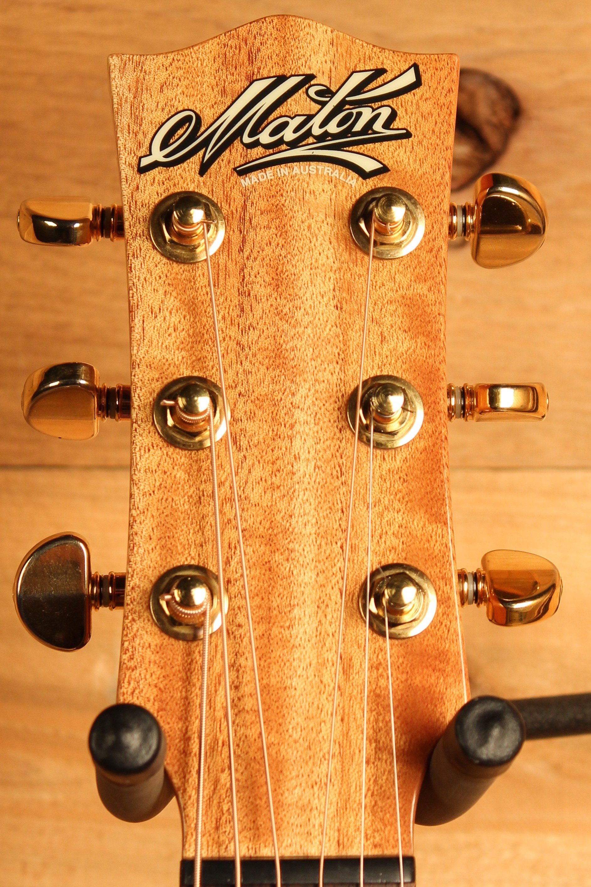 Maton EST60C "Stage" w/ Sitka & Queensland Walnut Pre-Owned 2011 ID-13271 - Artisan Guitars