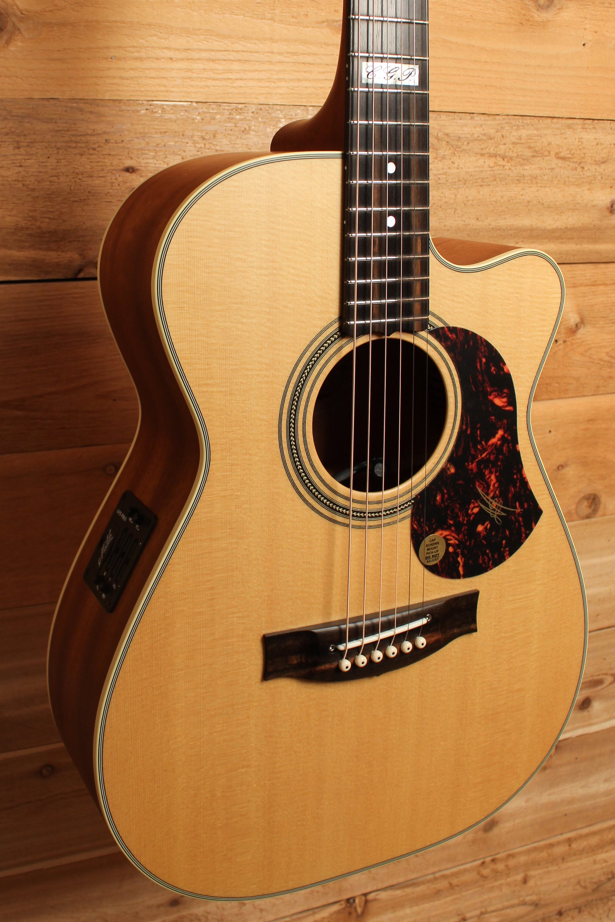 Maton EBG 808C TE Tommy Emmanuel Signature Guitar w/ Cutaway ID-13321 - Artisan Guitars