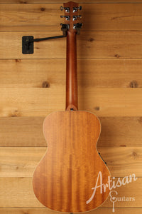 Maton EMTE Tommy Emmanuel Signature Mini Guitar Sitka Spuce and Queensland Maple ID-12901 - Artisan Guitars