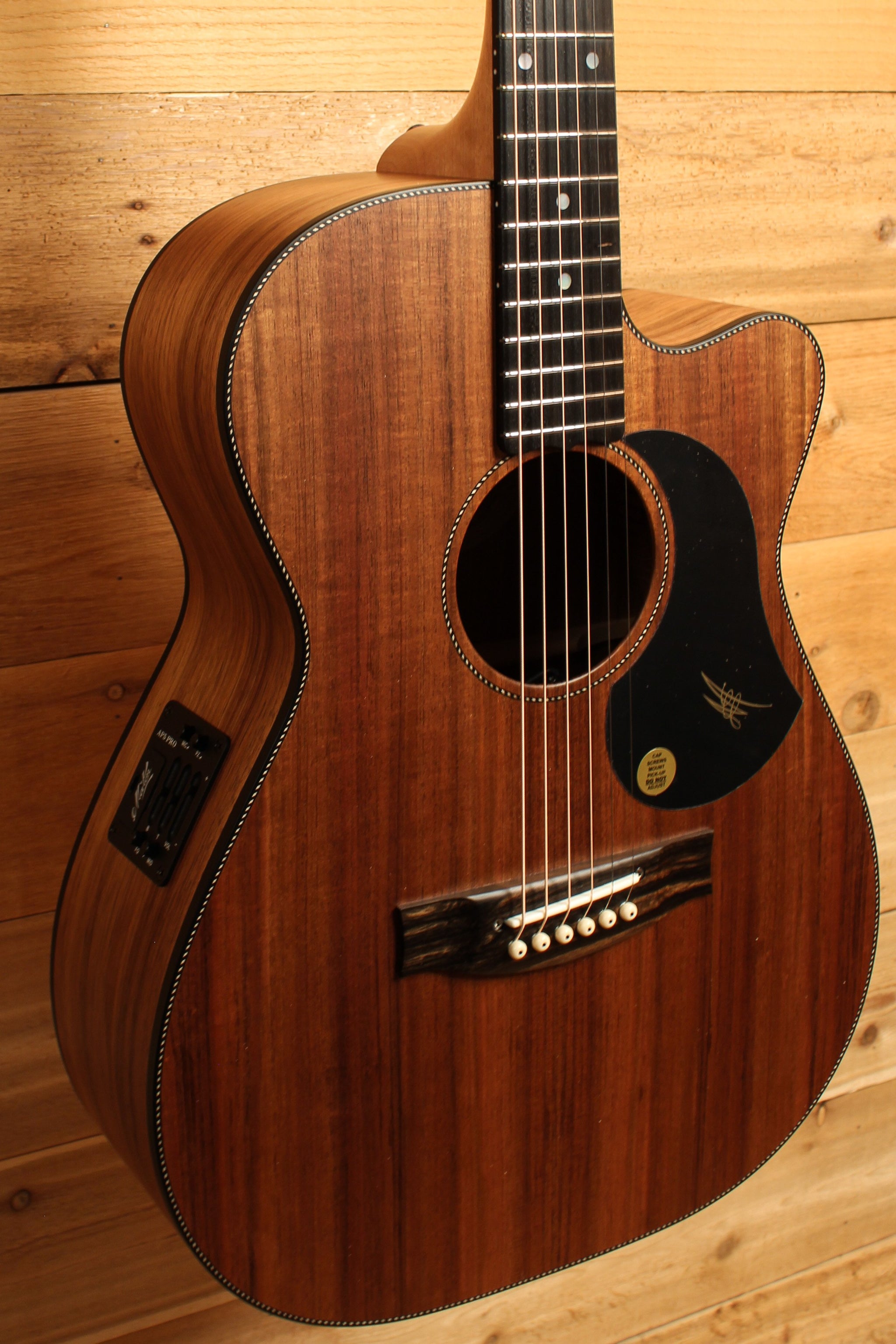 Maton EBW808 Cutaway Guitar w/ Blackwood Top, Back & Sides w/ AP5 Pro Pickup System ID-13460 - Artisan Guitars