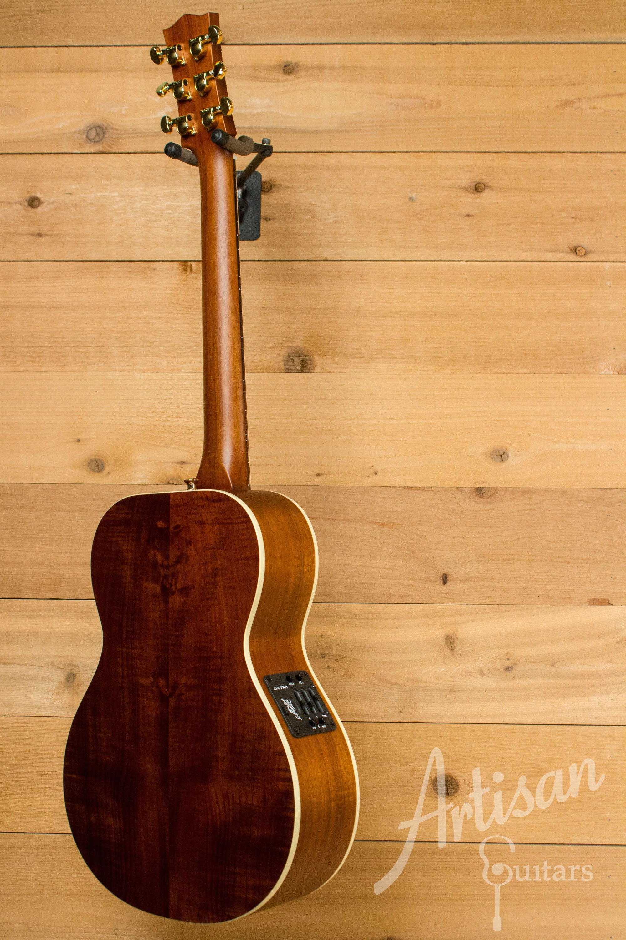 Maton EMD6 Mini Maton Diesel Sitka with Blackwood and Vintage Amber Sunburst ID-10122 - Artisan Guitars