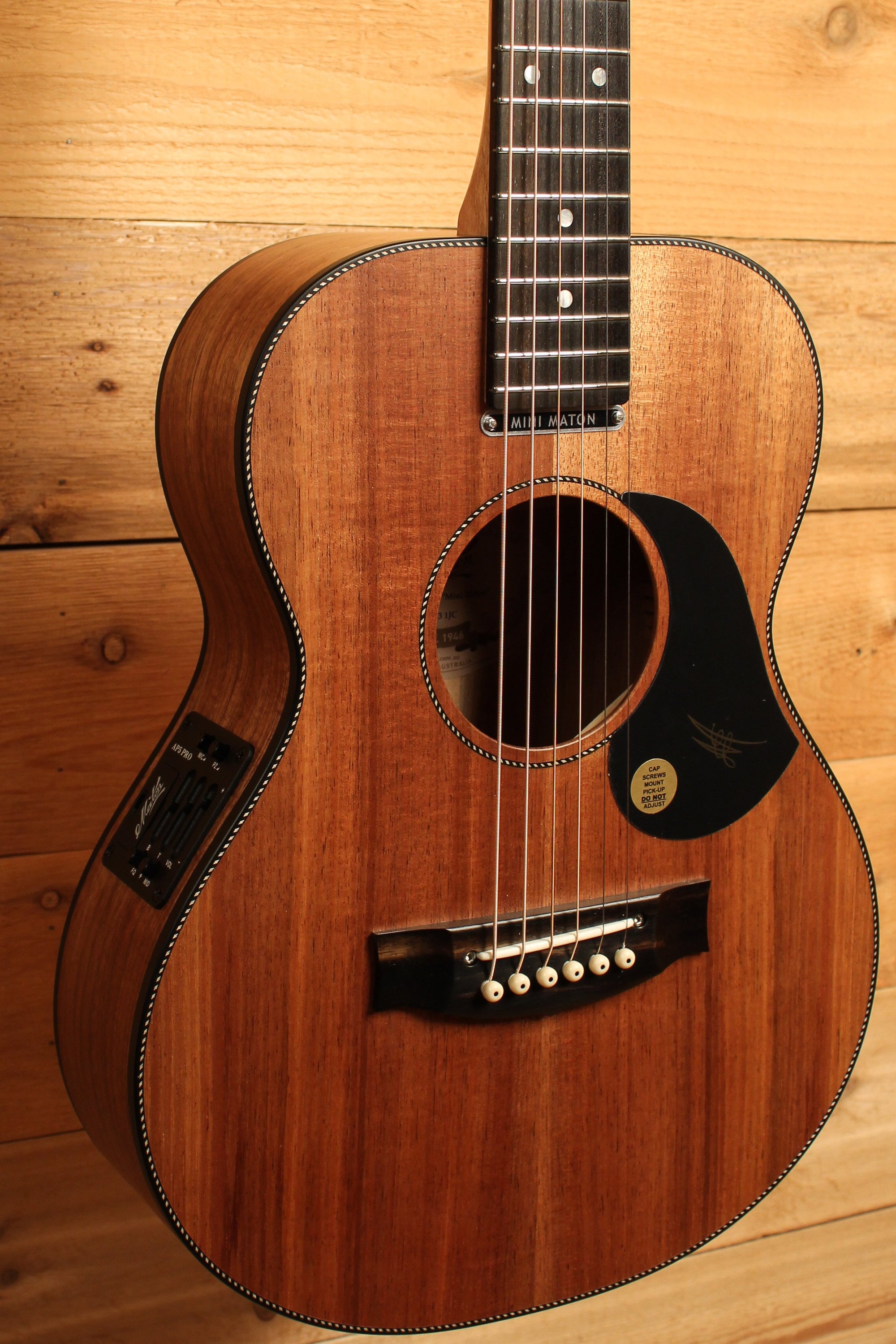 Maton EMBW6 Mini Guitar w/ Blackwood Top, Back & Sides and AP5 Pro Pickup System ID-13366 - Artisan Guitars