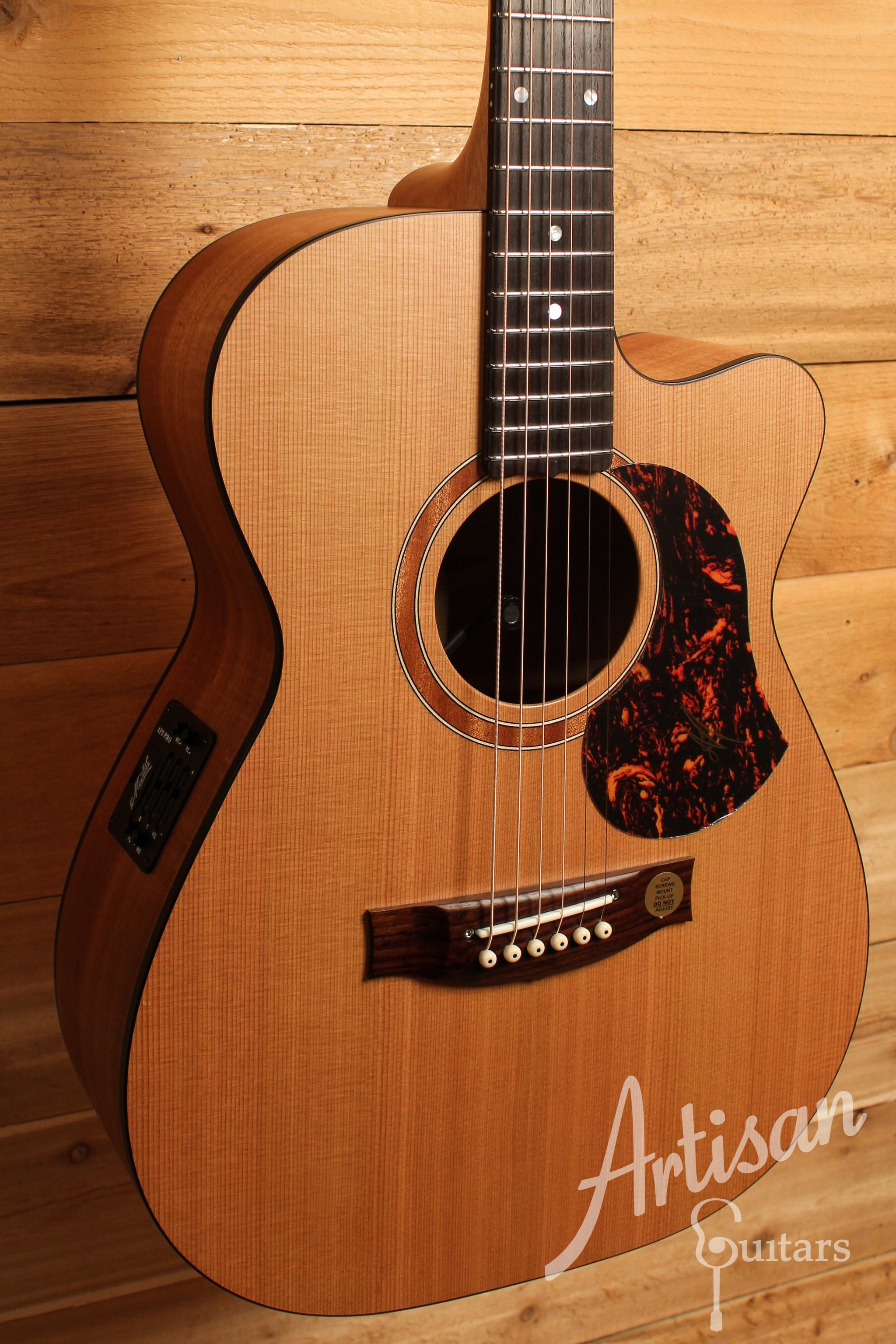 Maton SRS808C Guitar Western Red Cedar and Solid Blackwood w/ Cutaway ID-12987 - Artisan Guitars