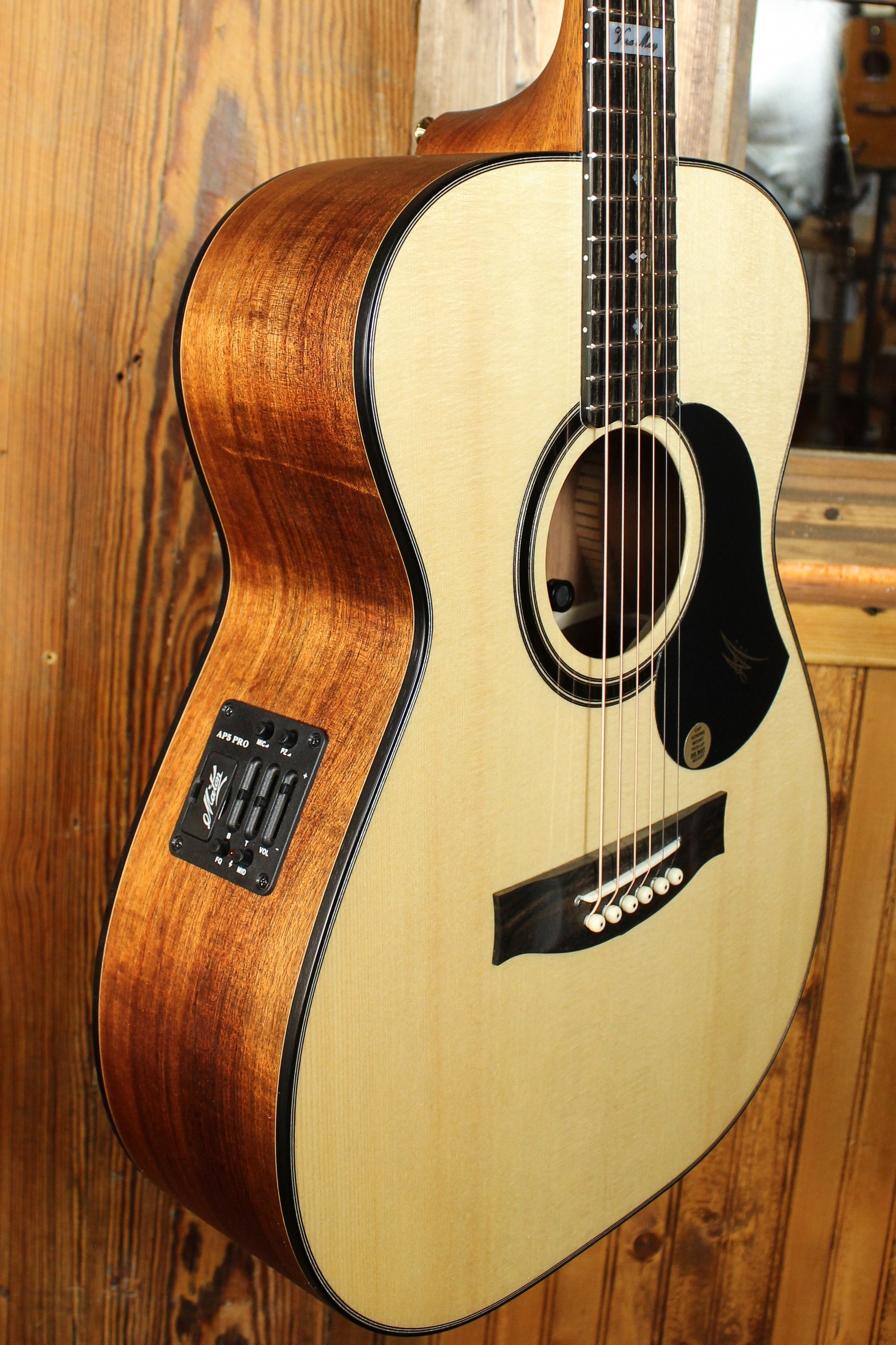 Maton Vera May Special w/ Lutz Spruce & Blackwood ID-13773 - Artisan Guitars