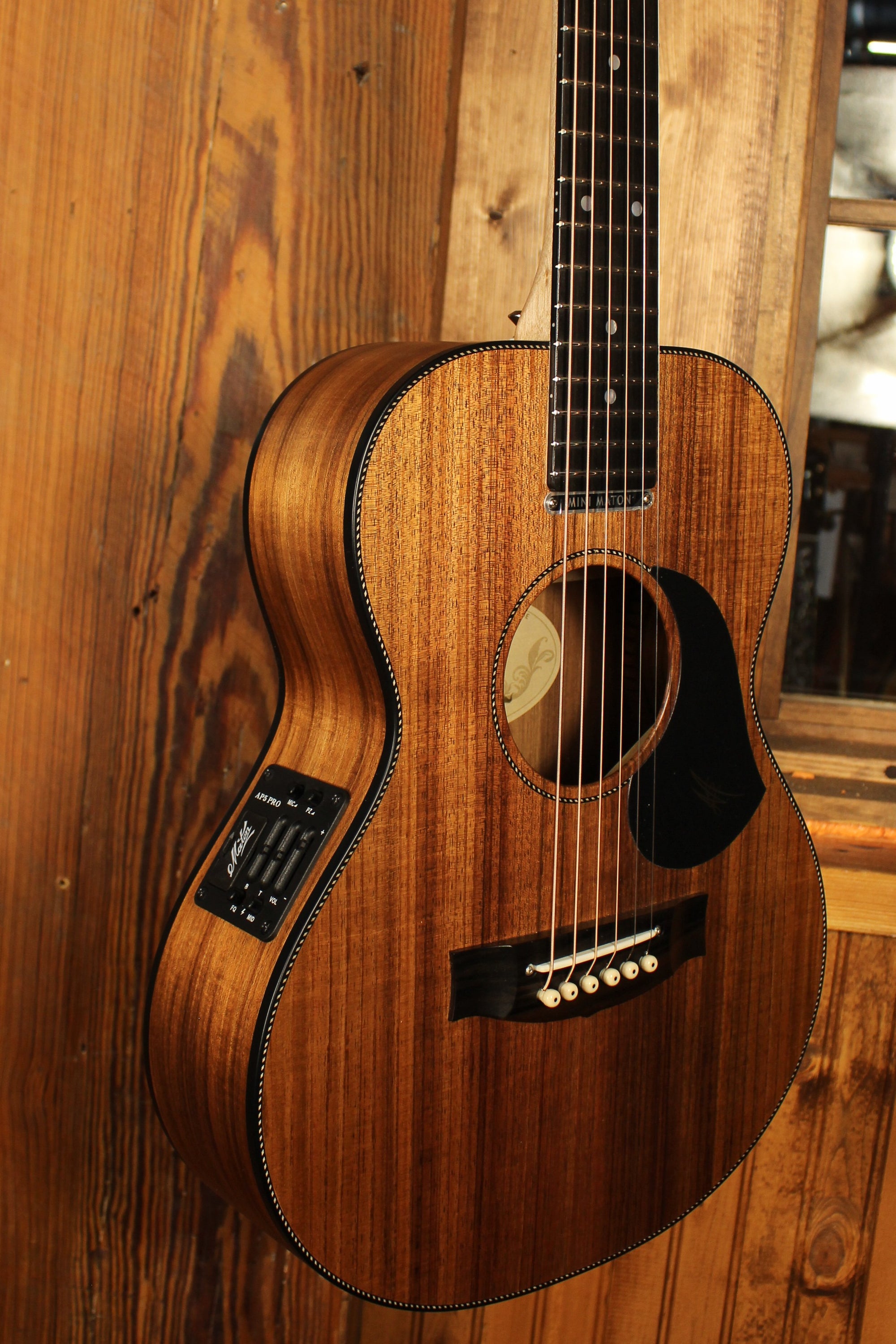 Maton EMBW6 Mini Guitar w/ Blackwood Top, Back & Sides and AP5 Pro Pickup System ID-13791 - Artisan Guitars