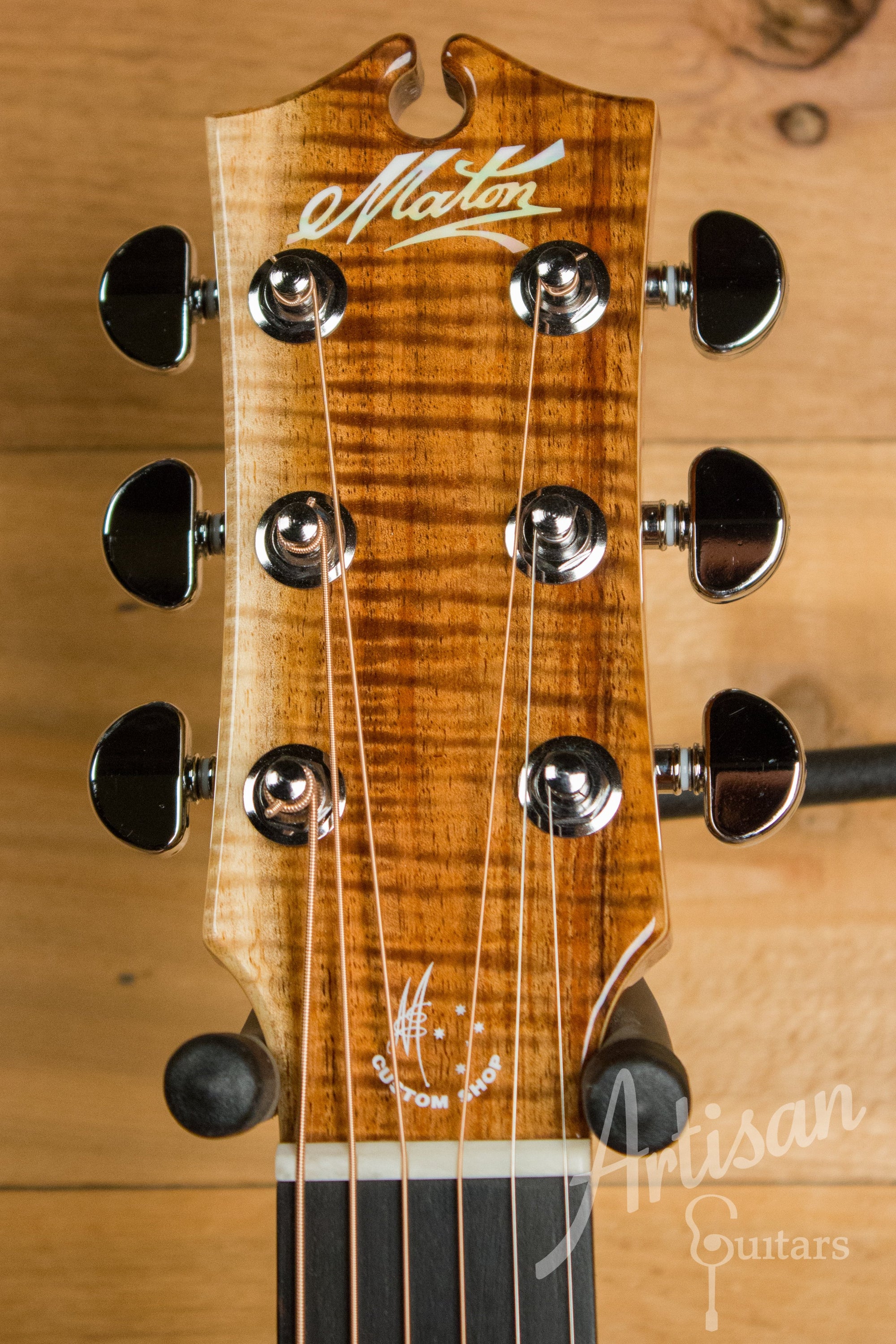 Maton Custom Shop Jumbo Guitar Cutaway with Sitka Spruce and Fiddleback Blackwood ID-11065 - Artisan Guitars