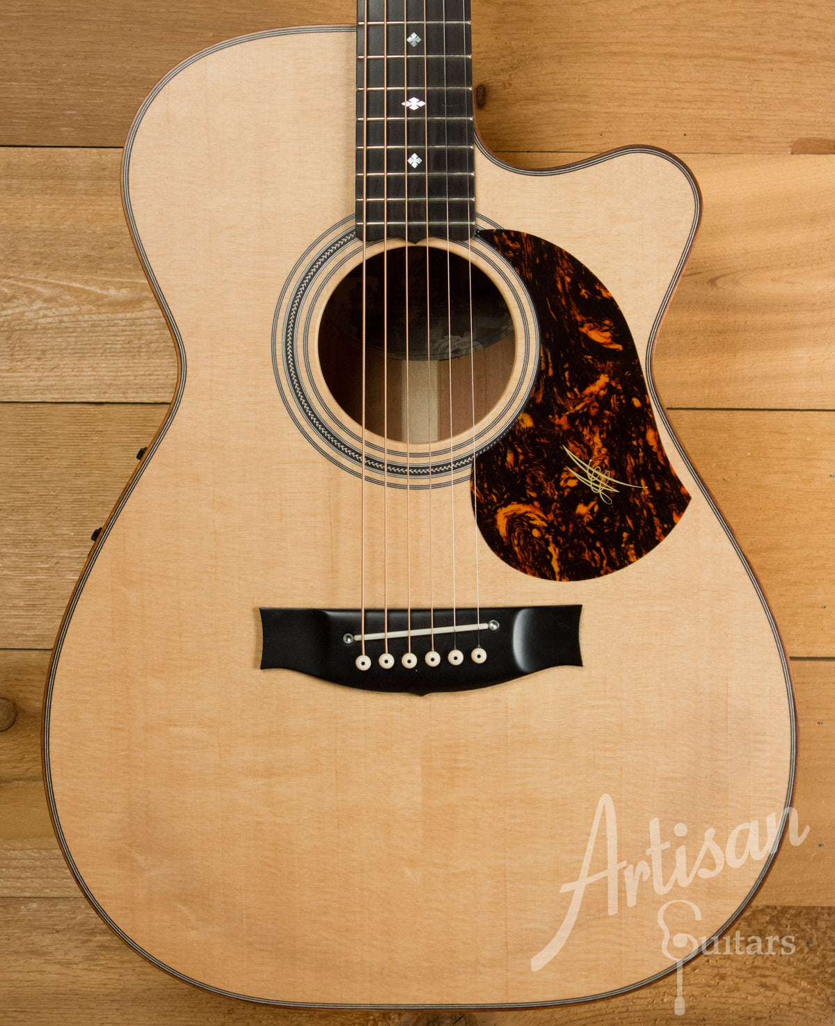 Maton EBG808C MIC FIX Michael Fix Signature Sitka and Queensland Maple with Cutaway Pre-Owned 2014 ID-11204 - Artisan Guitars