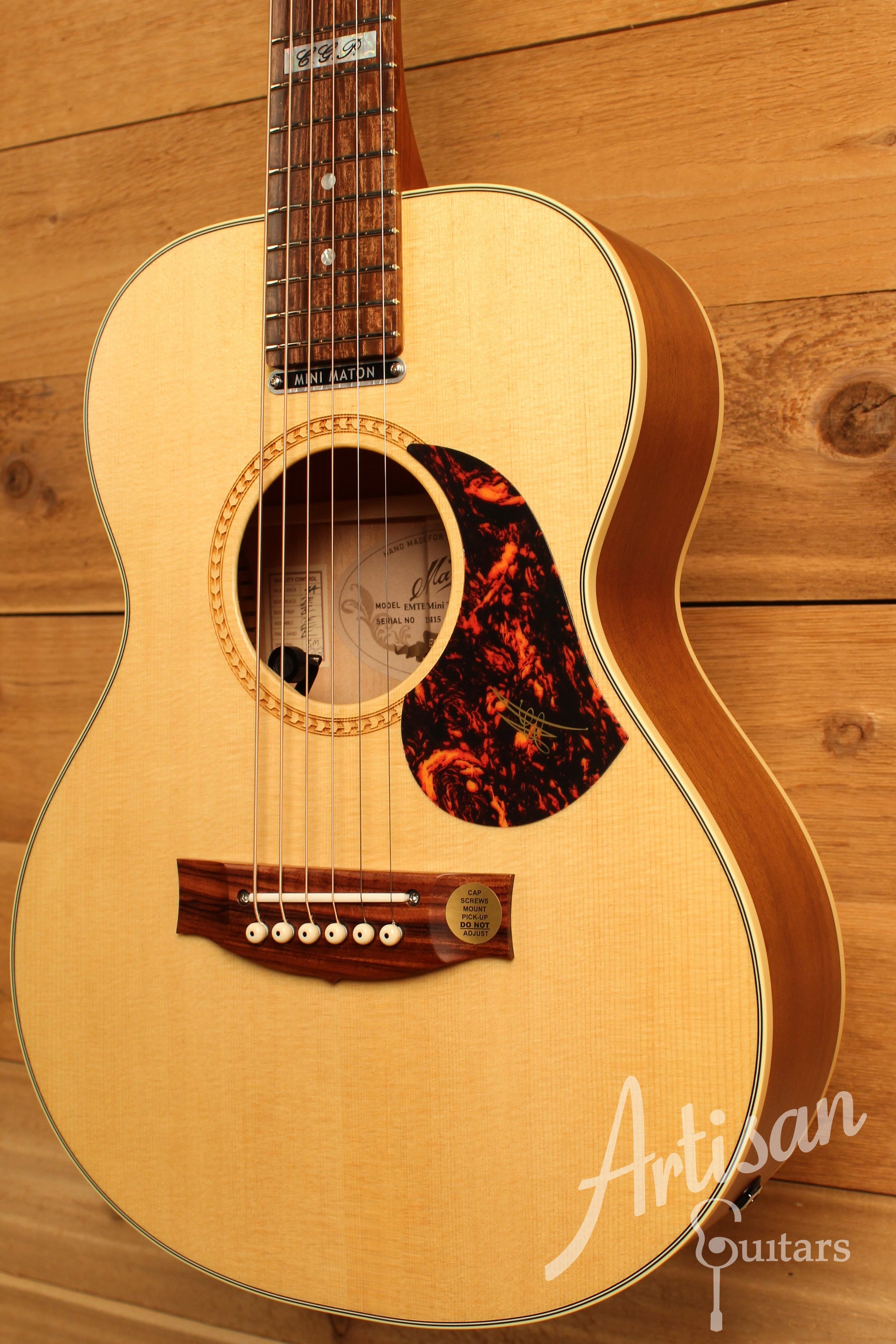 Maton EMTE Tommy Emmanuel Signature Mini Guitar Sitka Spuce and Queensland Maple ID-12901 - Artisan Guitars