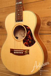 Maton EMTE Tommy Emmanuel Signature Mini Guitar Sitka Spuce and Queensland Maple ID-12901 - Artisan Guitars