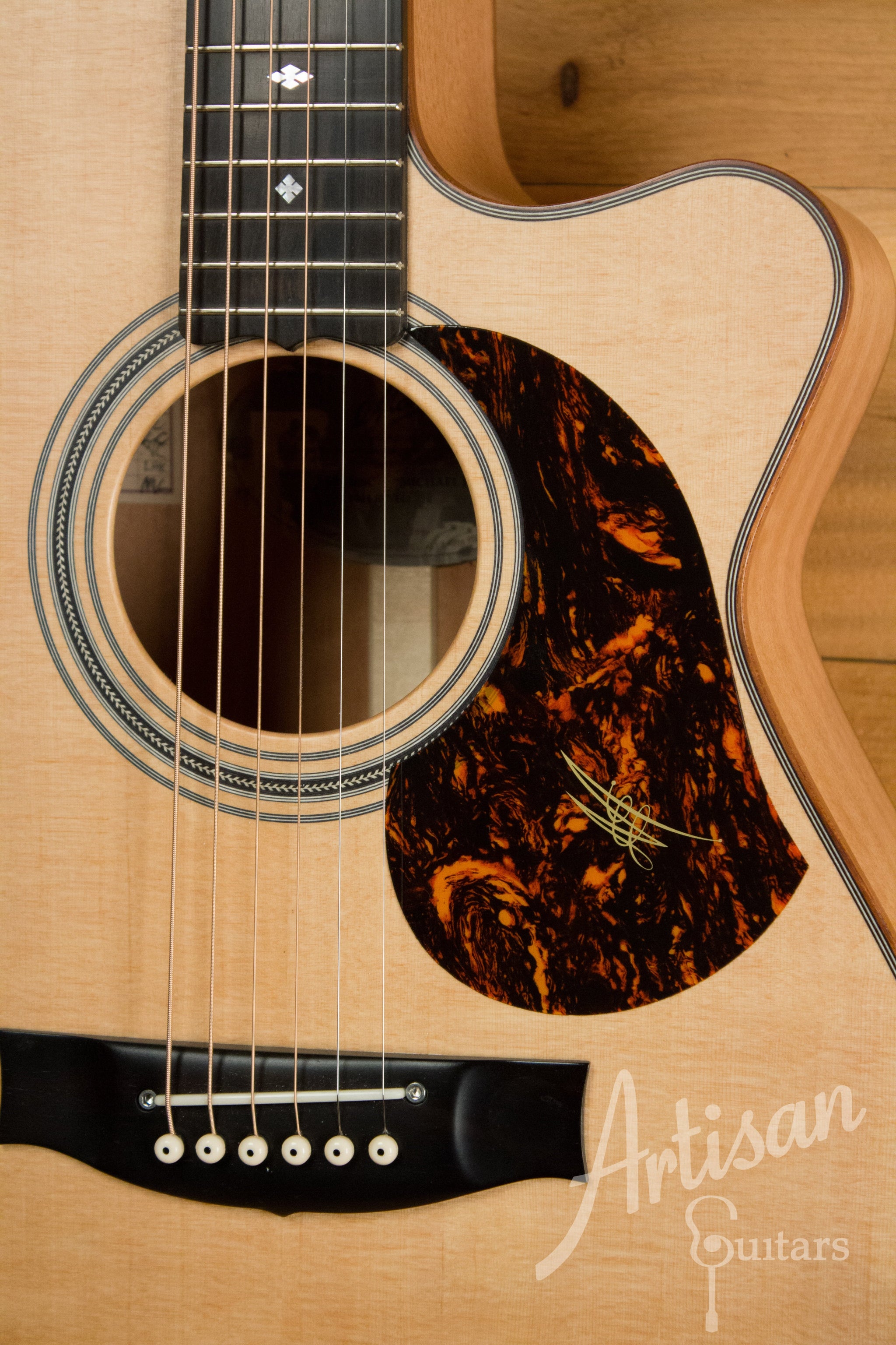 Maton EBG808C MIC FIX Michael Fix Signature Sitka and Queensland Maple with Cutaway Pre-Owned 2014 ID-11204 - Artisan Guitars