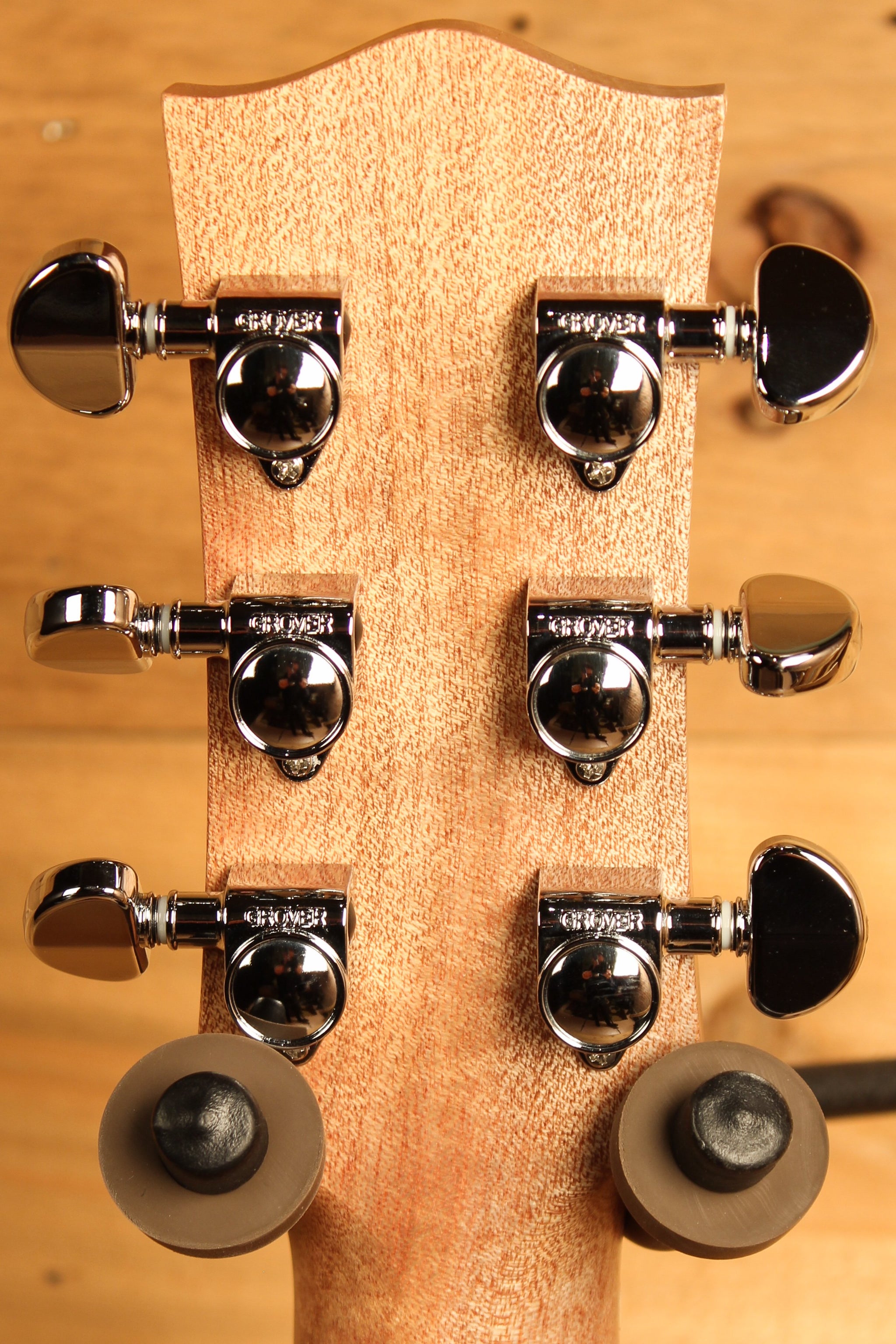 Maton SRS808 Guitar with Western Red Cedar Blackwood and Cutaway ID-13701 - Artisan Guitars