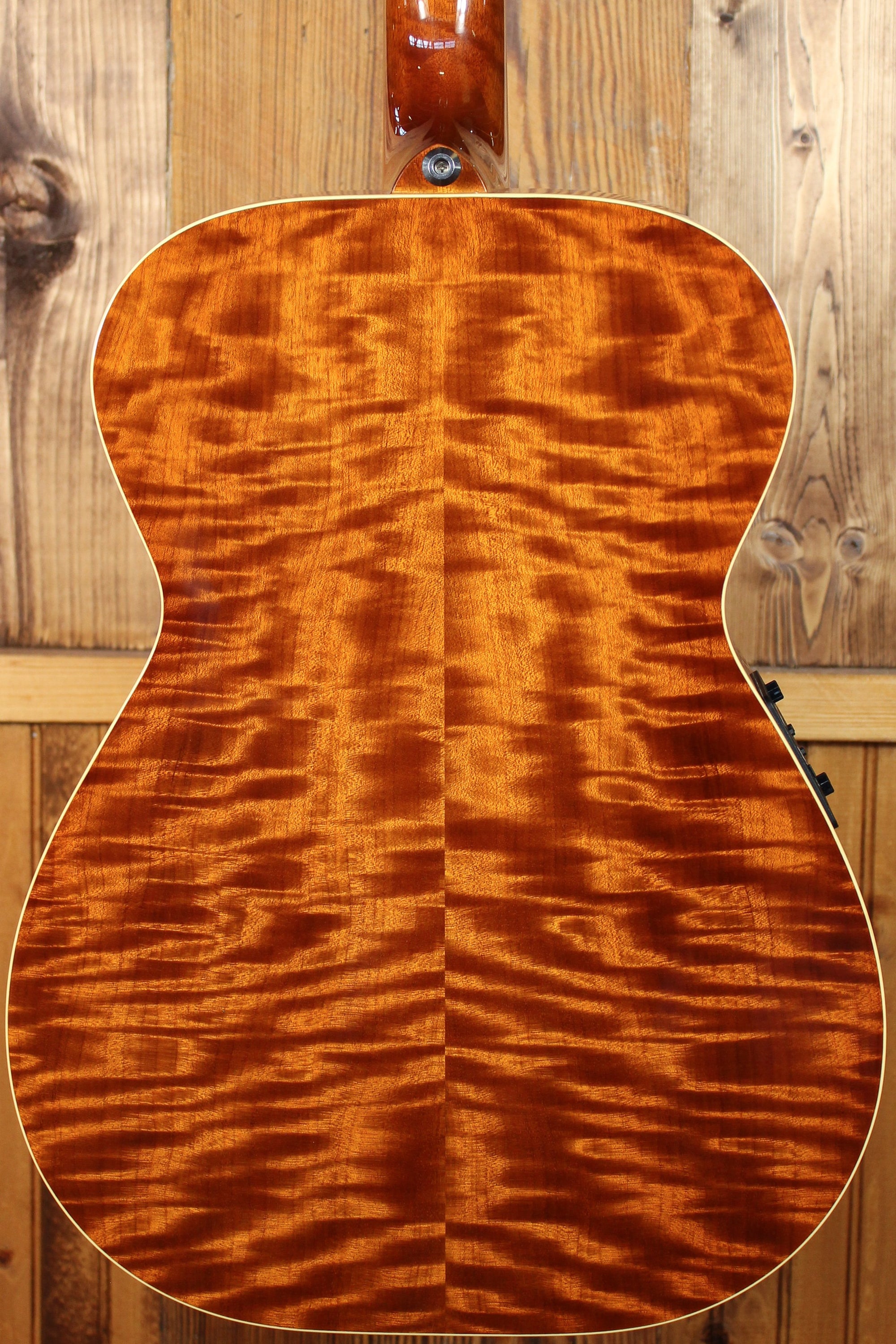 Maton Custom Shop TE Personal w/ Sitka Spruce & Queensland Maple w/ High Gloss Finish ID-13772 - Artisan Guitars