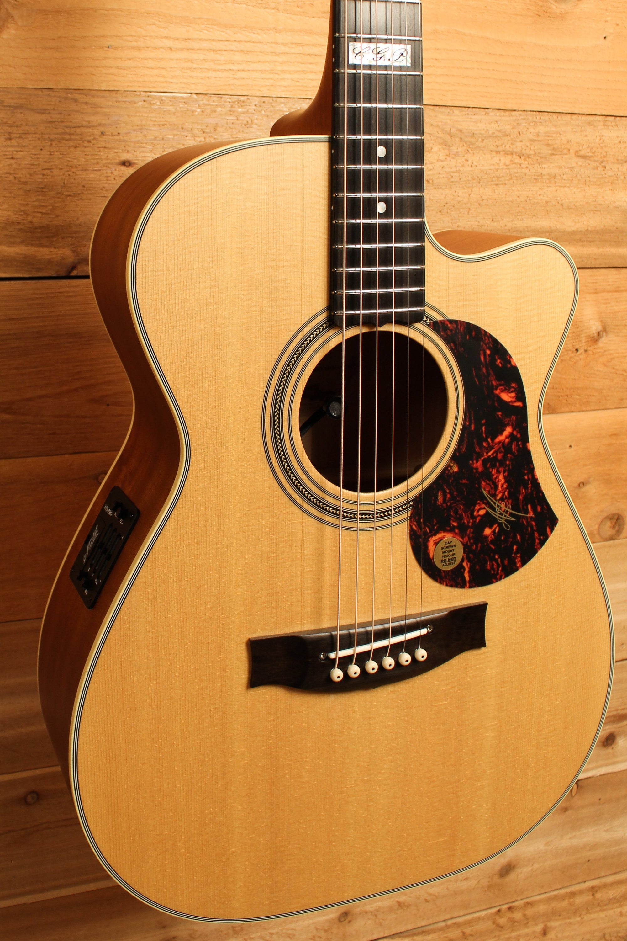 Maton EBG 808C TE Tommy Emmanuel Signature Guitar w/ Cutaway ID-13454 - Artisan Guitars