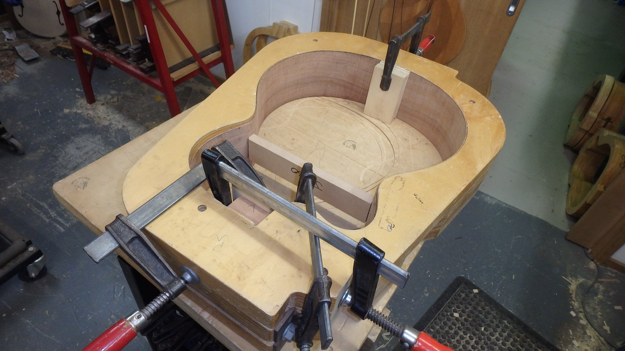 Maton Custom Shop Jumbo Guitar Cutaway with Sitka Spruce and Fiddleback Blackwood ID-11065 - Artisan Guitars