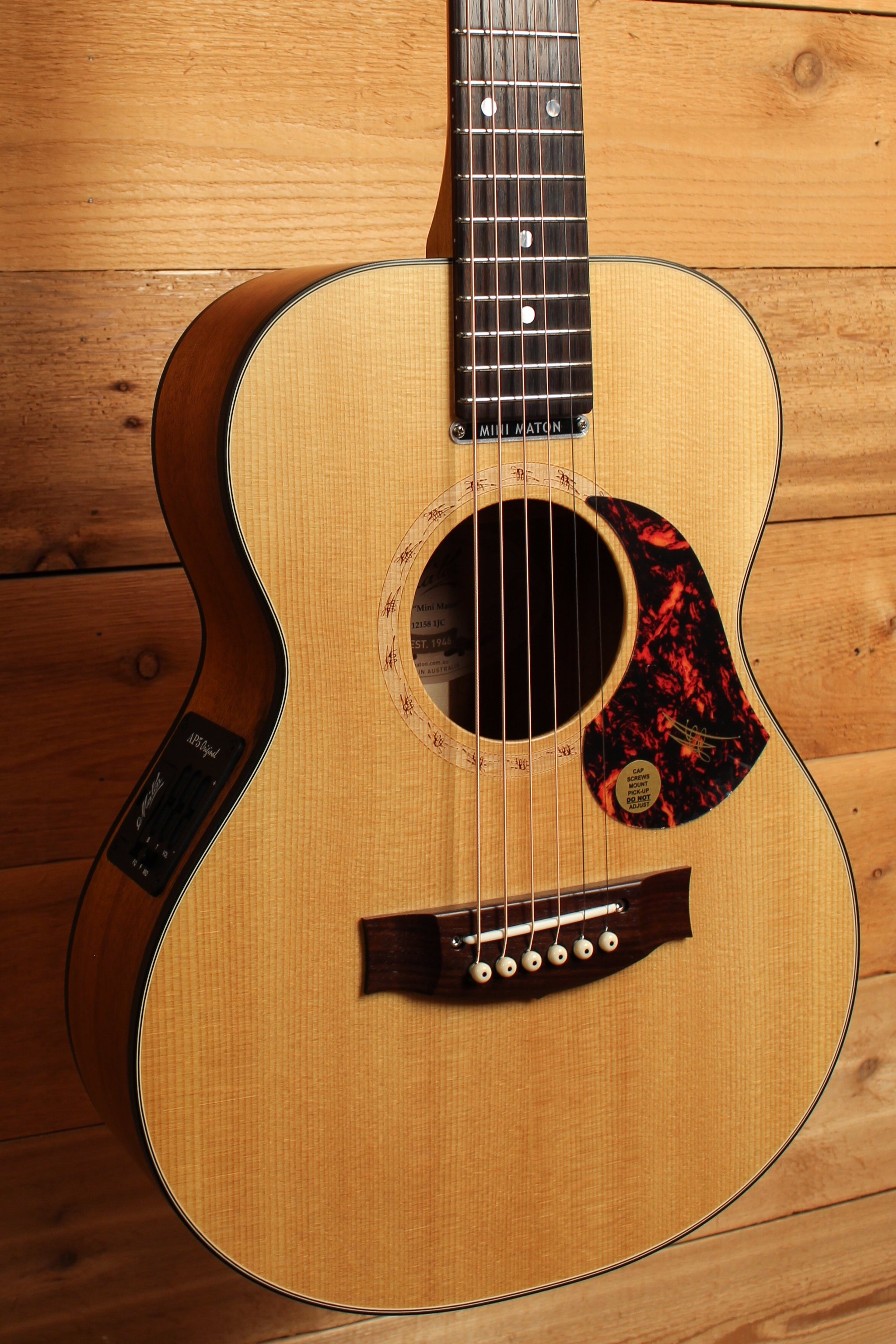 Maton EMS6 Mini Guitar Sitka Spuce and Blackwood ID-13082 - Artisan Guitars