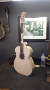 Maton T.E Personal Guitar Sitka Spruce and AAA"Bees Wings" Queensland Maple ID-10694 - Artisan Guitars