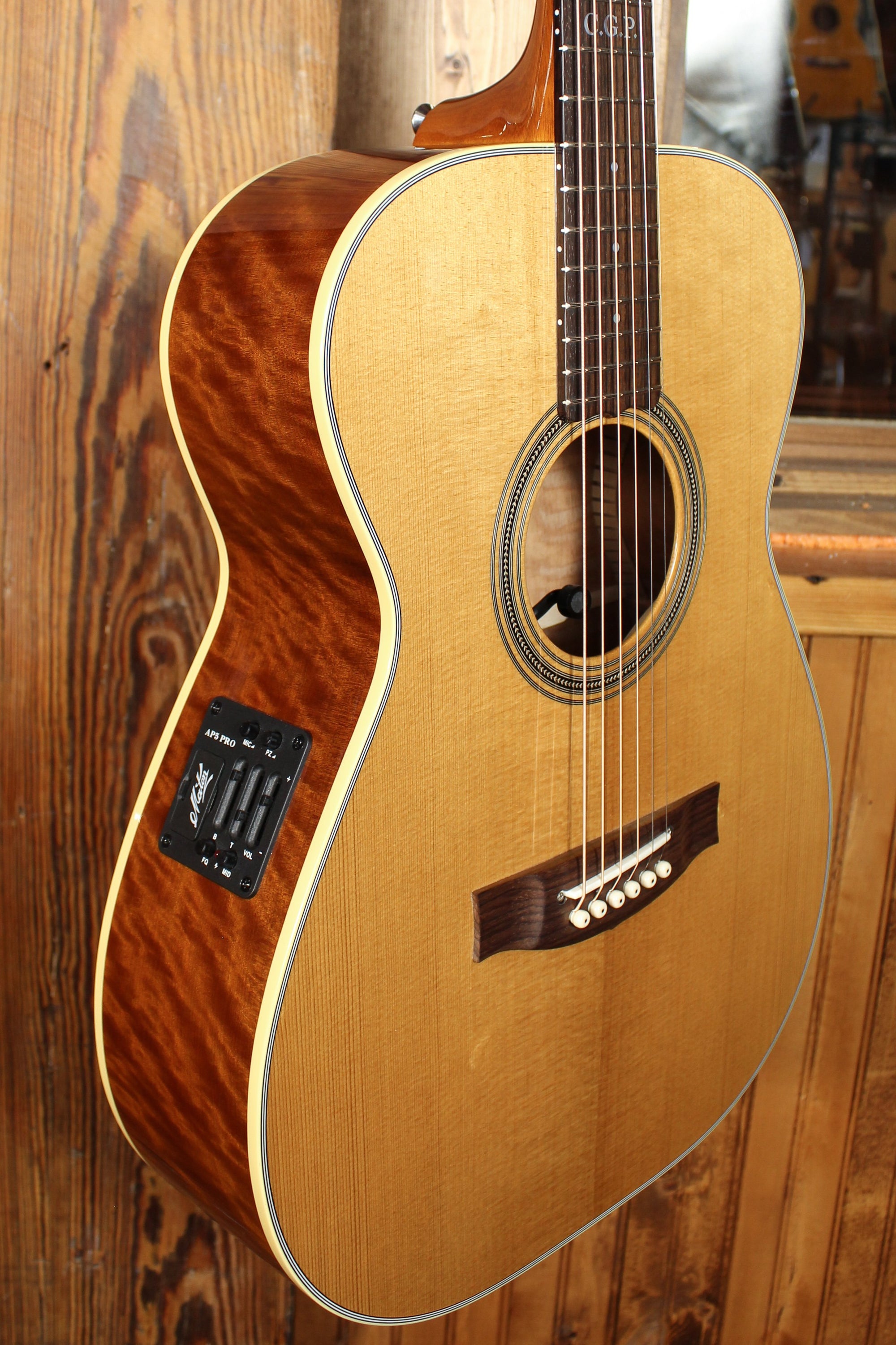 Maton Custom Shop TE Personal w/ Sitka Spruce & Queensland Maple w/ High Gloss Finish ID-13772 - Artisan Guitars