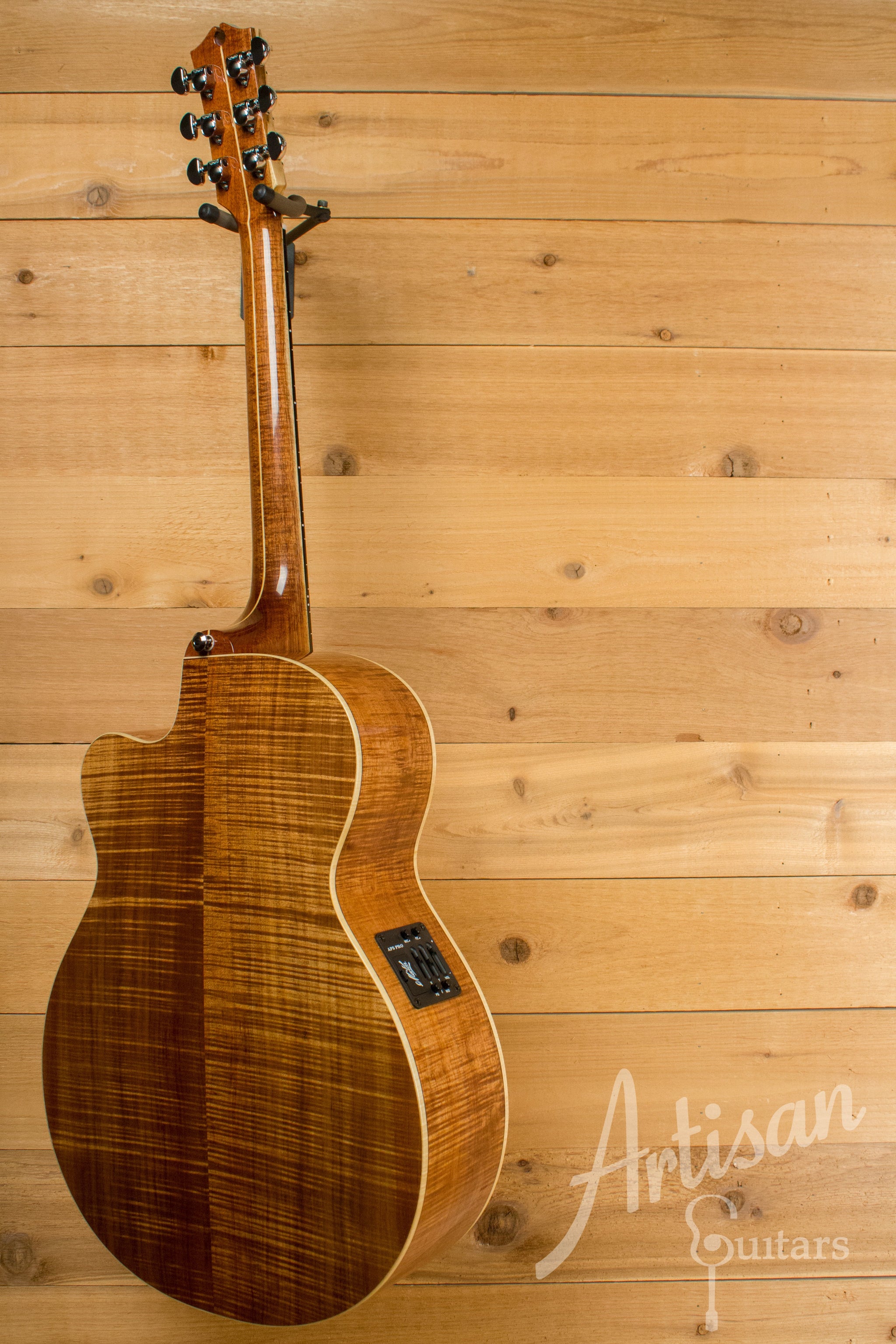 Maton Custom Shop Jumbo Guitar Cutaway with Sitka Spruce and Fiddleback Blackwood ID-11065 - Artisan Guitars