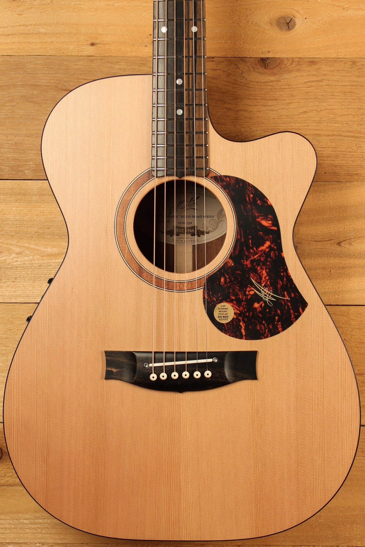 Maton SRS808 Guitar with Western Red Cedar Blackwood and Cutaway ID-13699 - Artisan Guitars