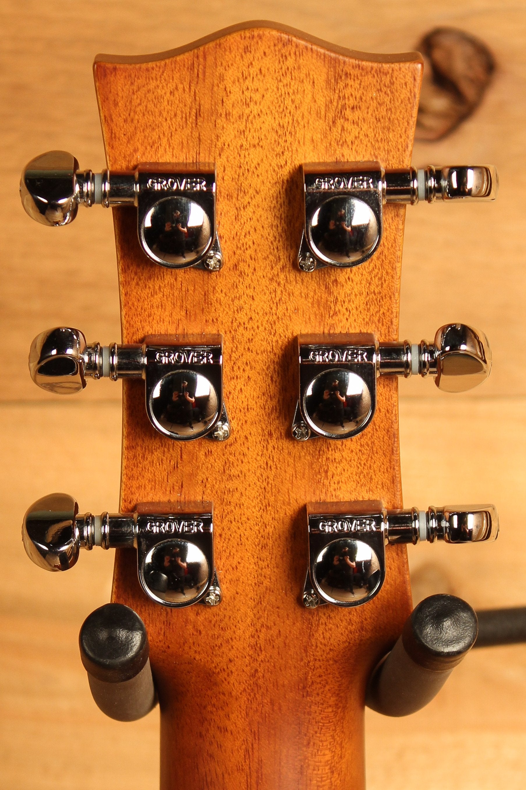 Maton EMTE Tommy Emmanuel Signature Mini Guitar Sitka Spuce & Queensland Maple ID-13310 - Artisan Guitars