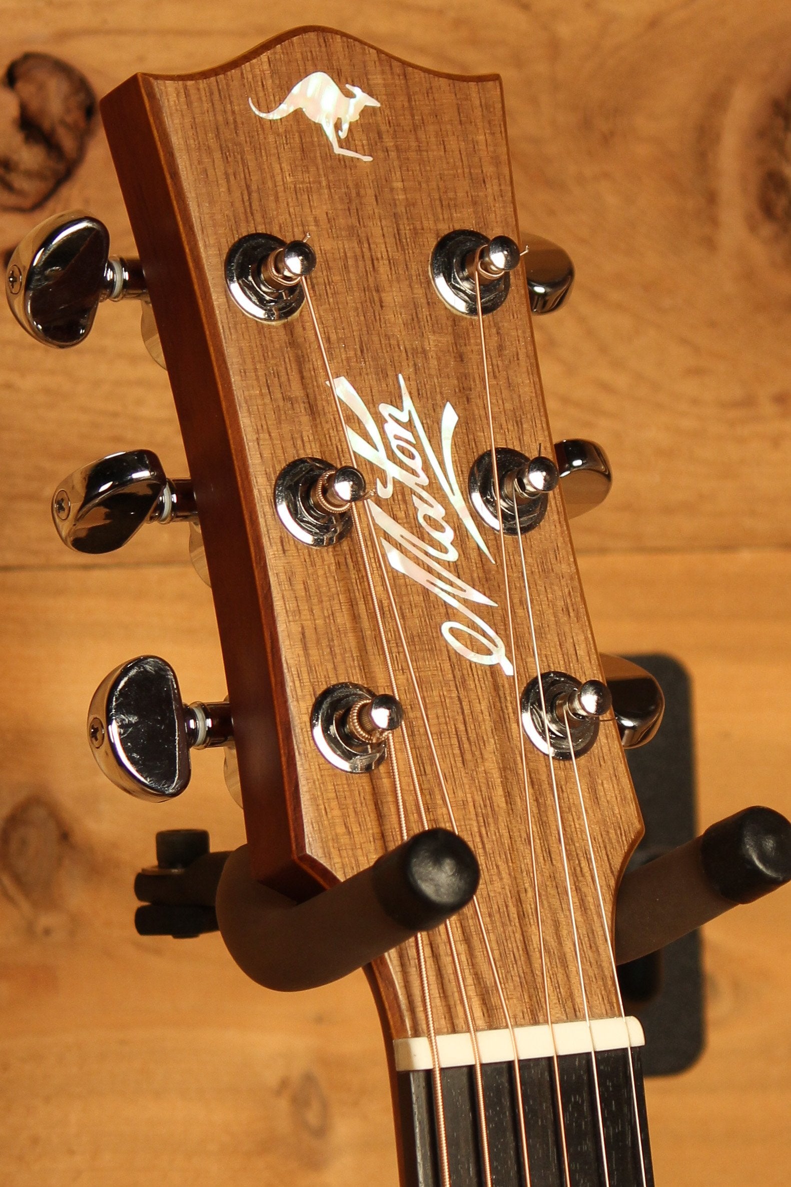 Maton EBG 808 TE Tommy Emmanuel Signature Guitar ID-13322 - Artisan Guitars