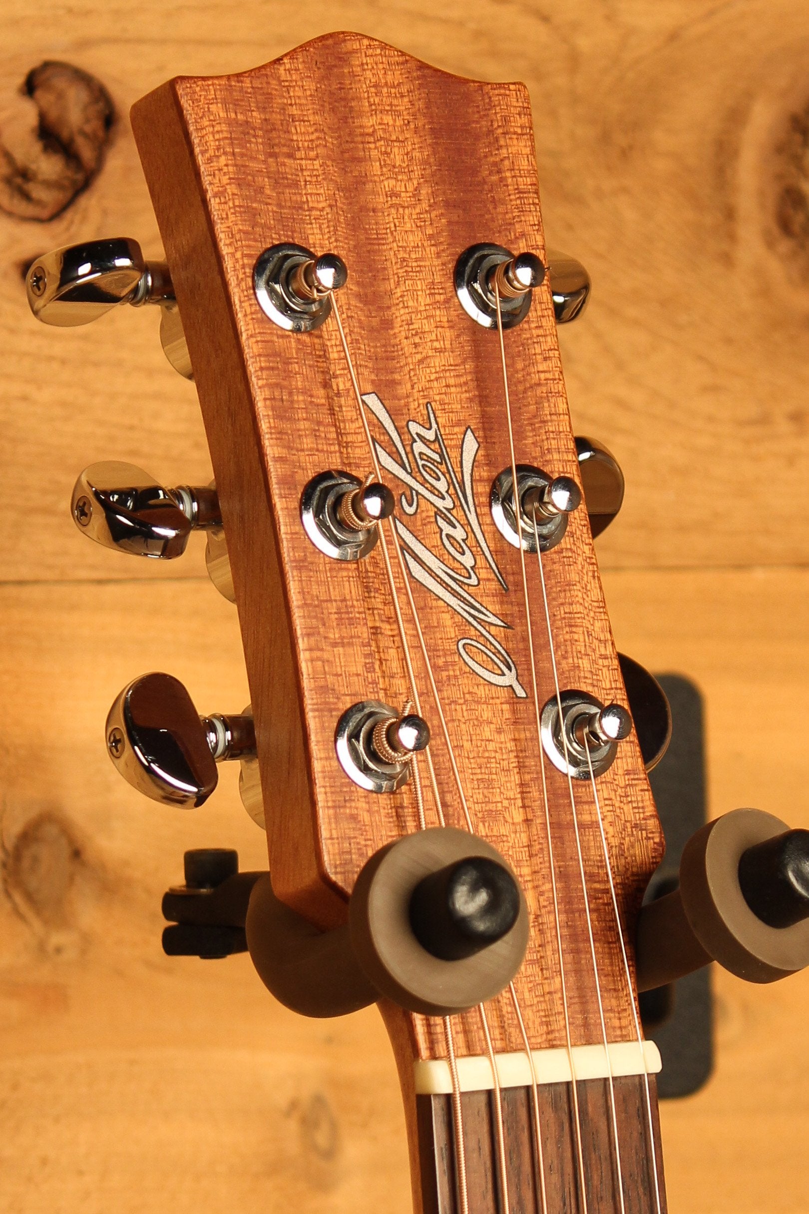 Maton SRS 60C Solid Road Series w/ Sitka & Queensland Maple ID-13229 - Artisan Guitars