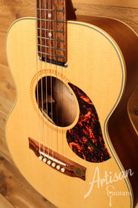 Maton EMTE Tommy Emmanuel Signature Mini Guitar Sitka Spuce and Queensland Maple ID-12901 - Artisan Guitars