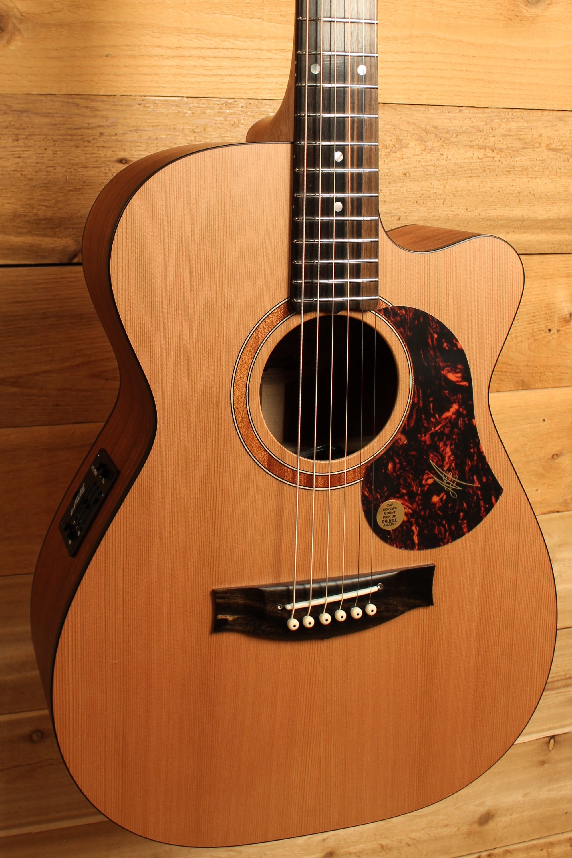 Maton SRS808 Guitar with Western Red Cedar Blackwood and Cutaway ID-13699 - Artisan Guitars