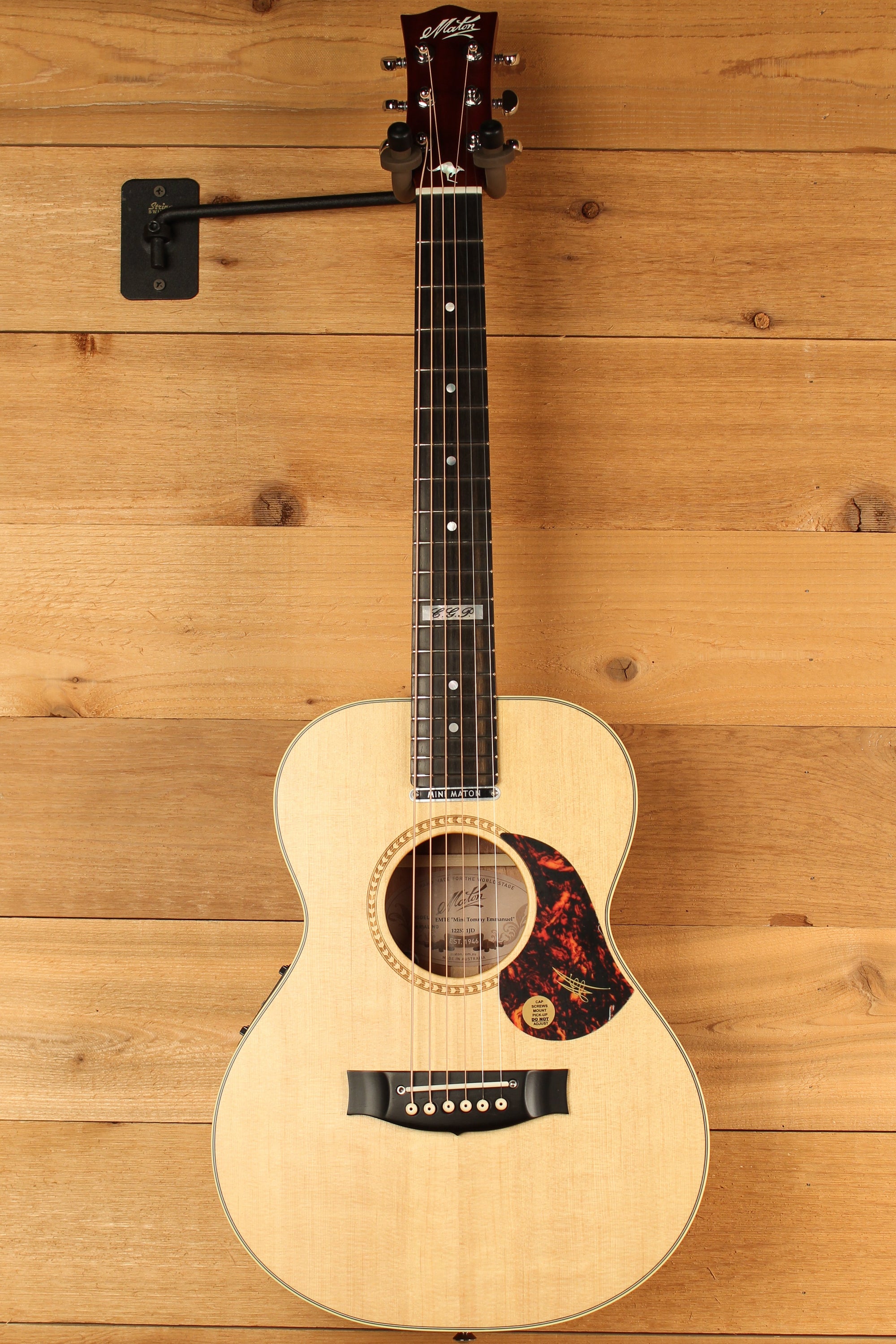 Maton EMTE Tommy Emmanuel Signature Mini Guitar Sitka Spuce & Queensland Maple ID-13463 - Artisan Guitars