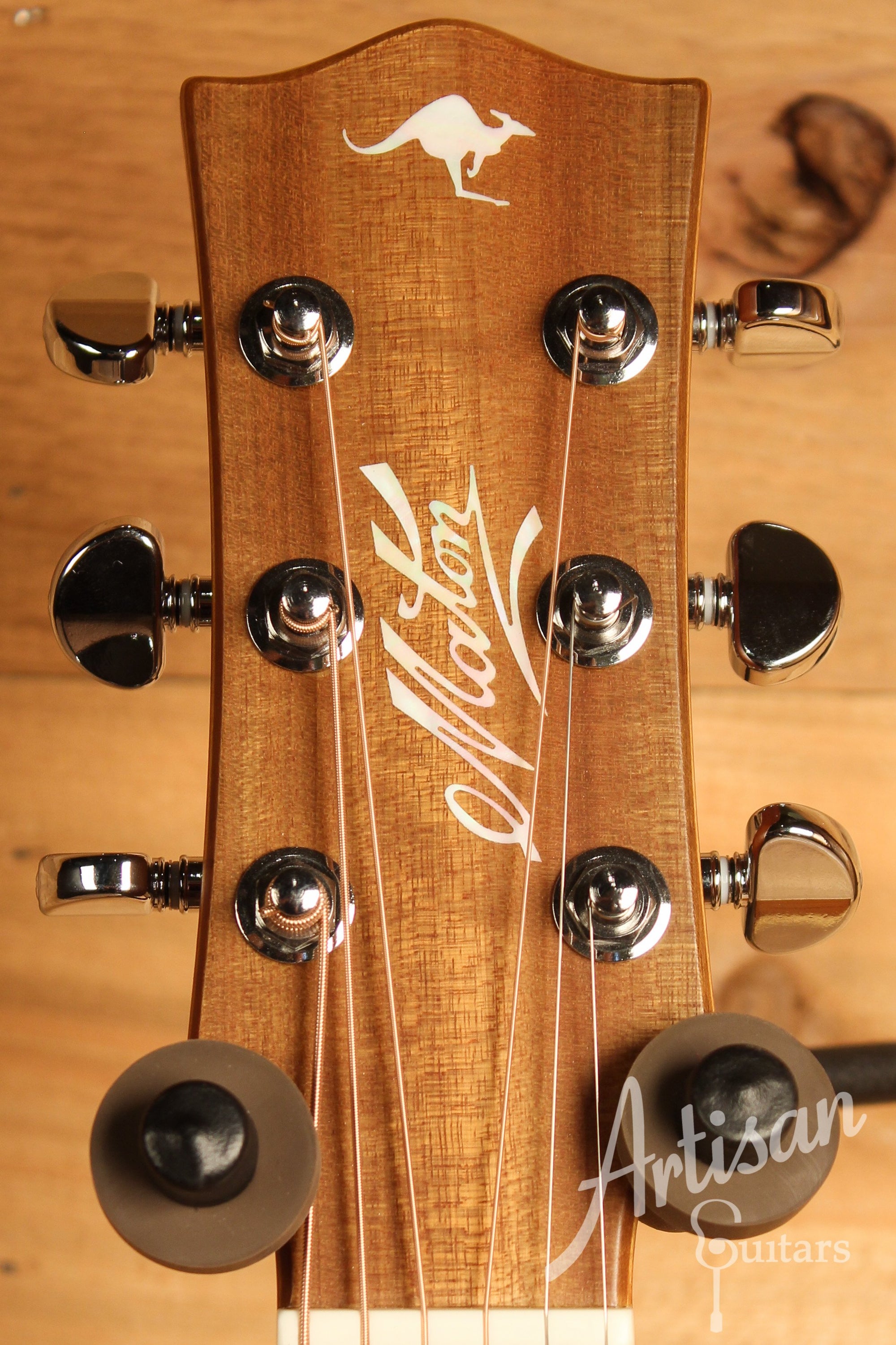 Maton EBG 808 TE Tommy Emmanuel Signature Guitar ID-12904 - Artisan Guitars