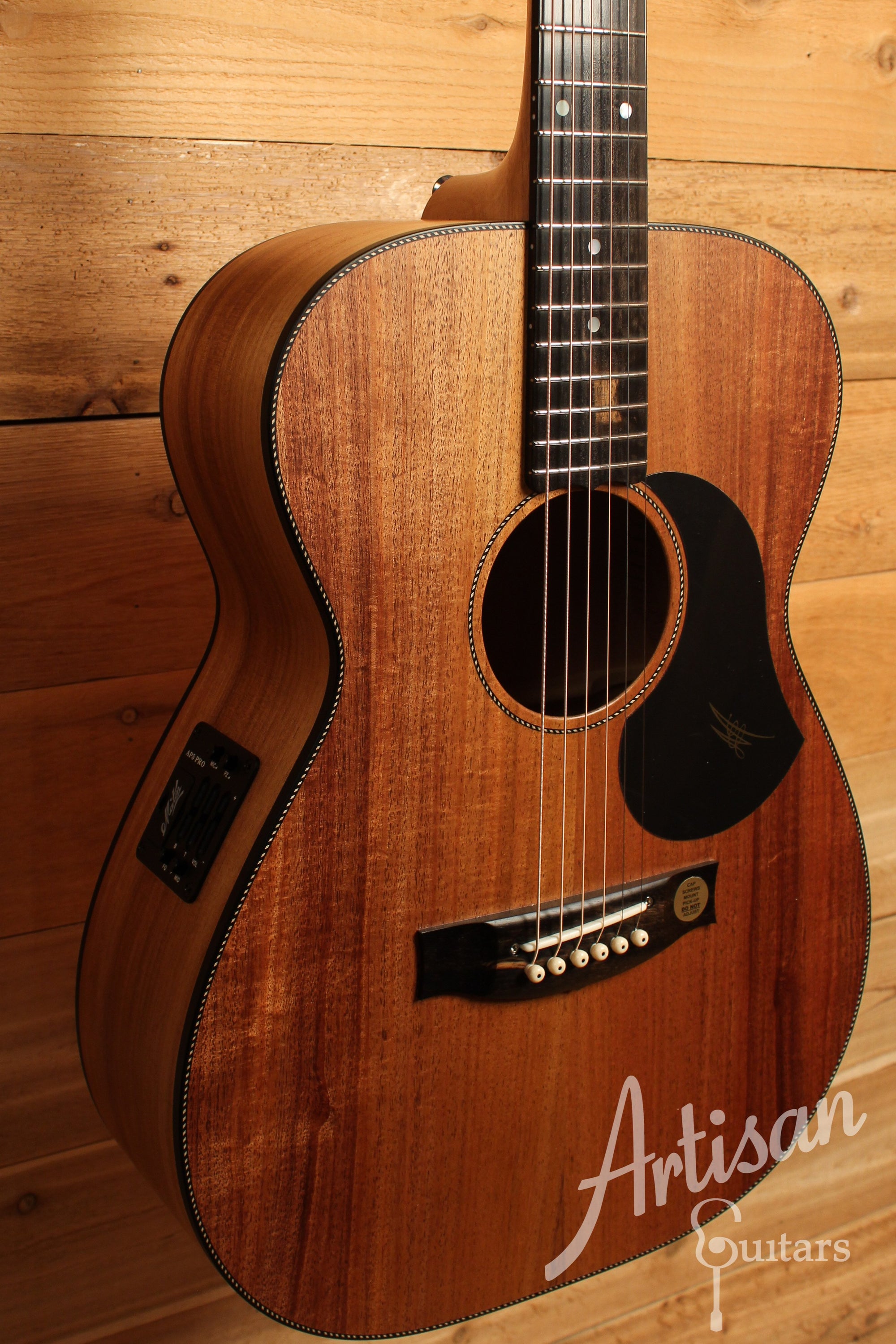 Maton EBW808 Guitar w/ Blackwood Top, Back & Sides w/ AP5 Pro Pickup System ID-12941 - Artisan Guitars