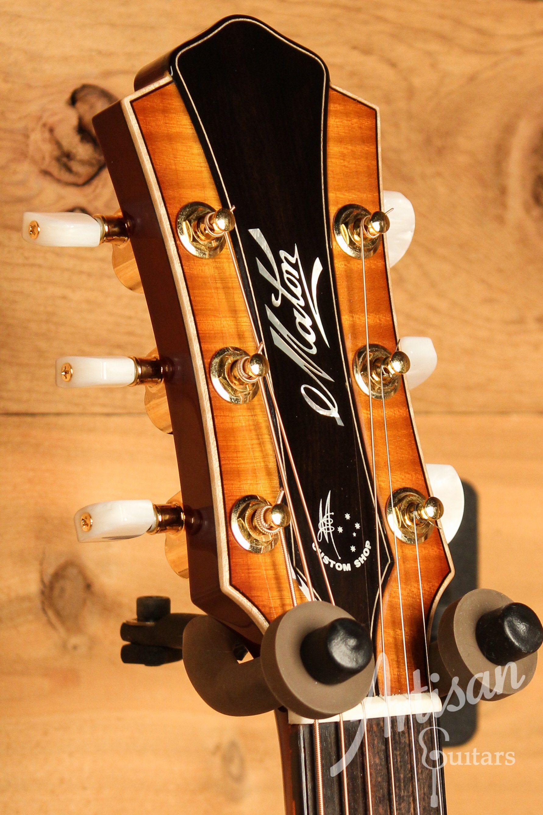 Maton Custom Shop Jumbo w/ European Spruce & Hard Rock Maple w/ Ice Tea Finish  ID-12822 - Artisan Guitars