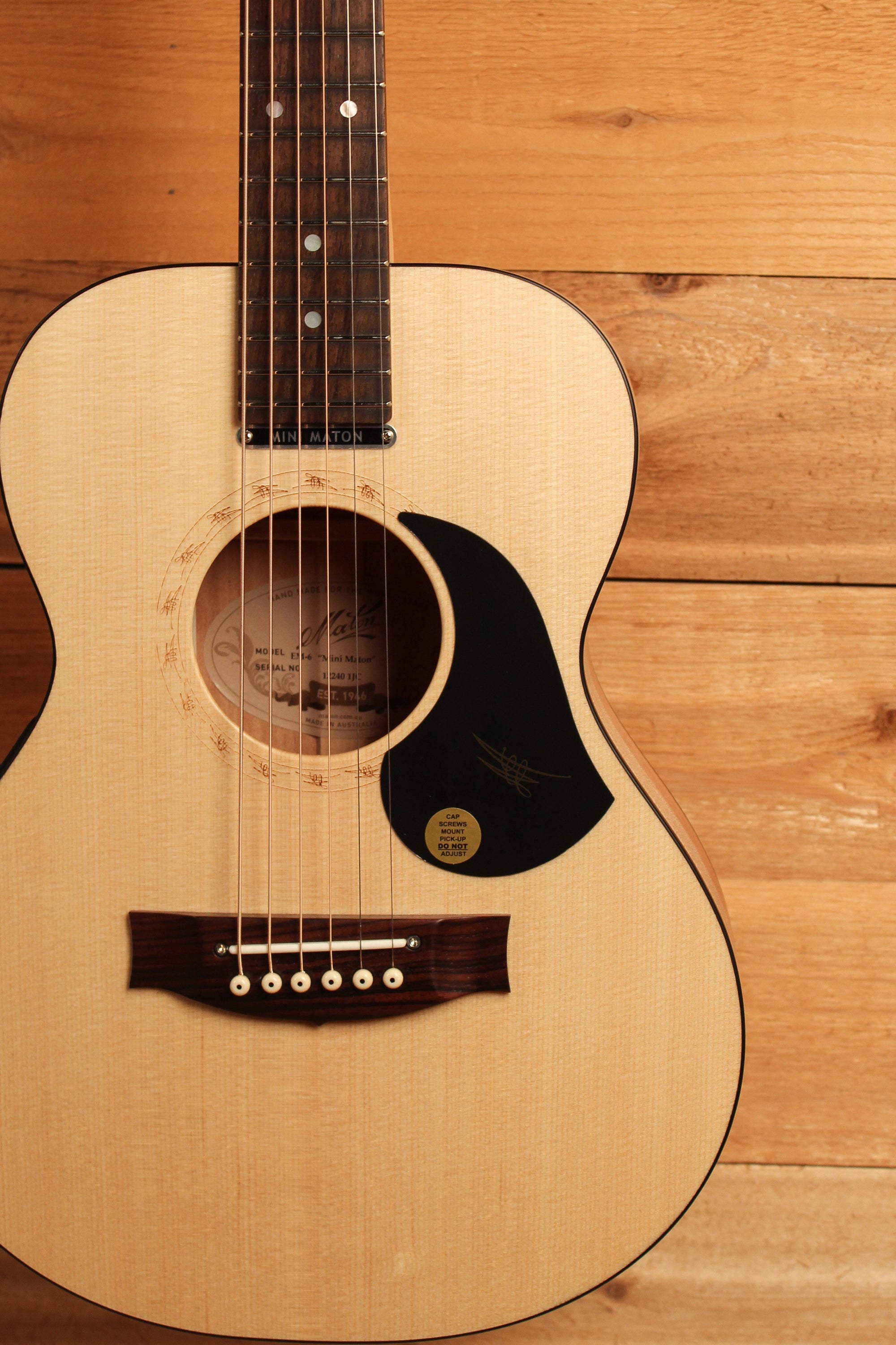 Maton EM6 Mini Guitar Sitka Spuce and Queensland Maple AP5 Original ID-13313 - Artisan Guitars