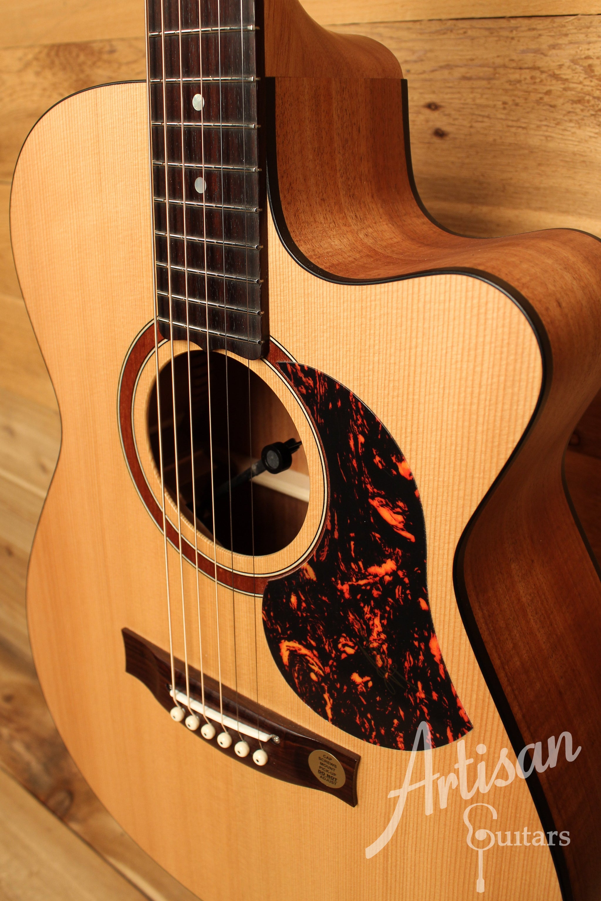 Maton SRS808C Guitar Western Red Cedar and Solid Blackwood w/ Cutaway ID-12812 - Artisan Guitars