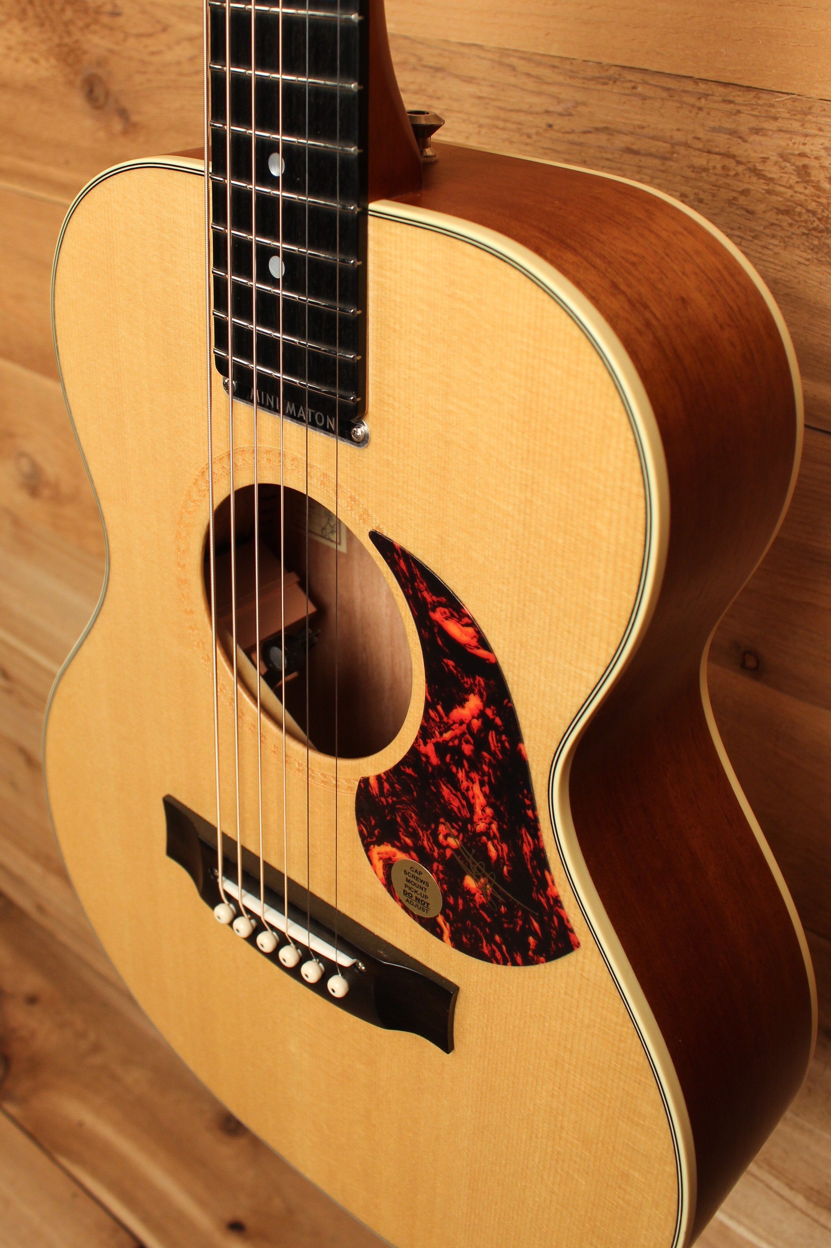 Maton EMTE Tommy Emmanuel Signature Mini Guitar Sitka Spuce & Queensland Maple ID-13310 - Artisan Guitars