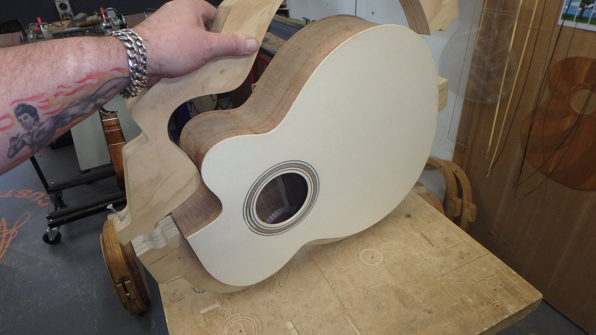Maton Custom Shop Jumbo Guitar Cutaway with Sitka Spruce and Fiddleback Blackwood ID-11065 - Artisan Guitars