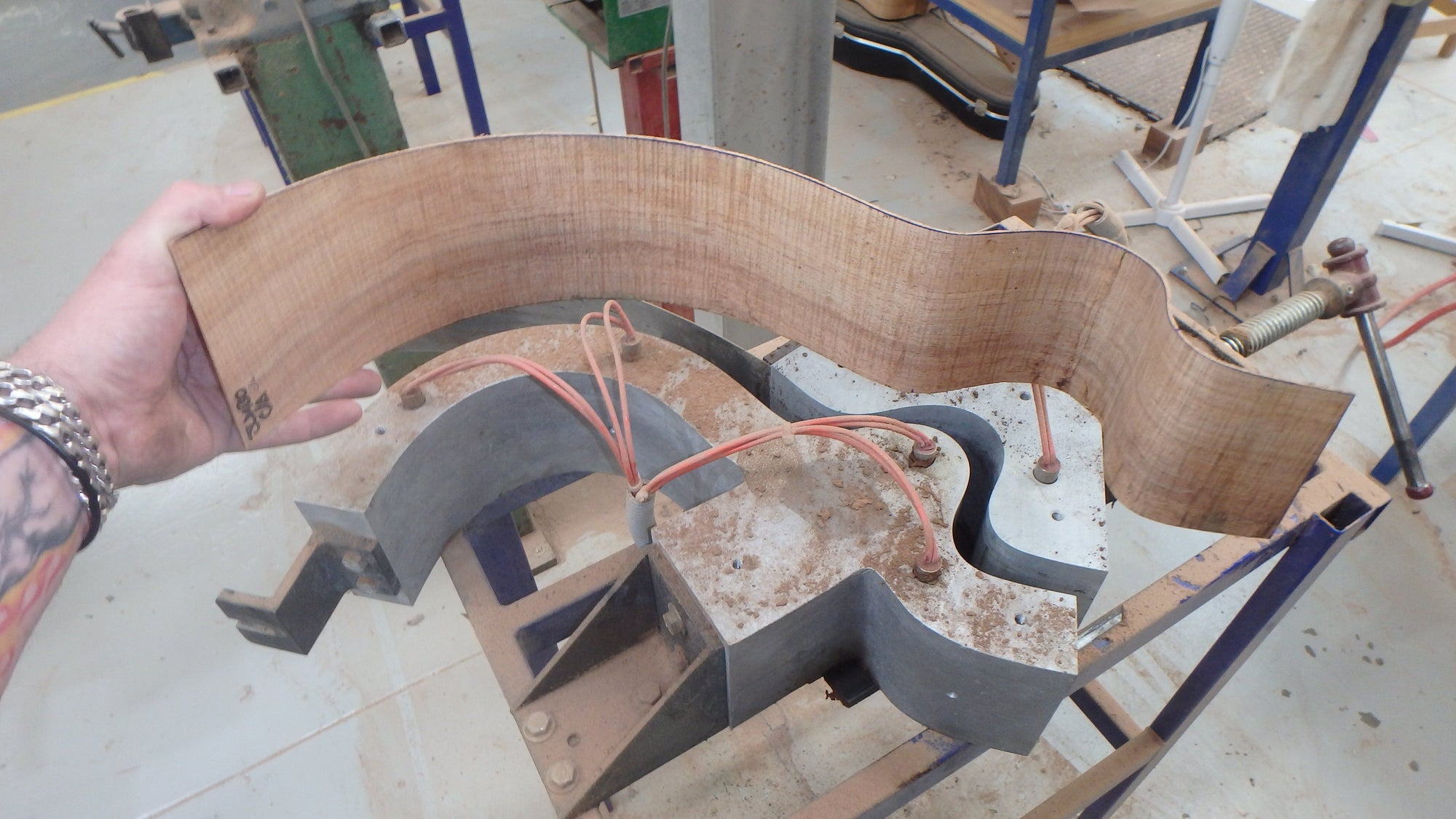 Maton Custom Shop Jumbo Guitar Cutaway with Sitka Spruce and Fiddleback Blackwood ID-11065 - Artisan Guitars