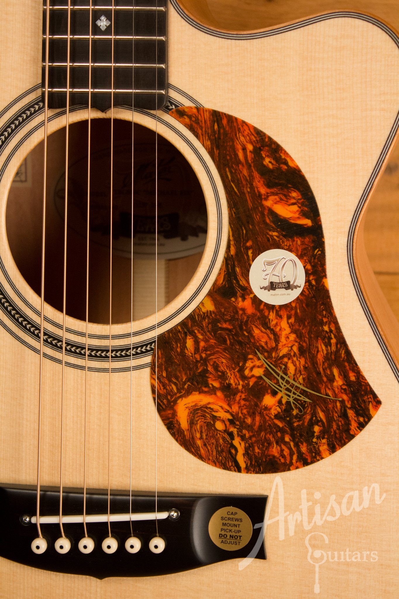 Maton EBG 808C MIC FIX Michael Fix Signature Guitar Sitka and Queensland Maple with Cutaway ID-10784 - Artisan Guitars