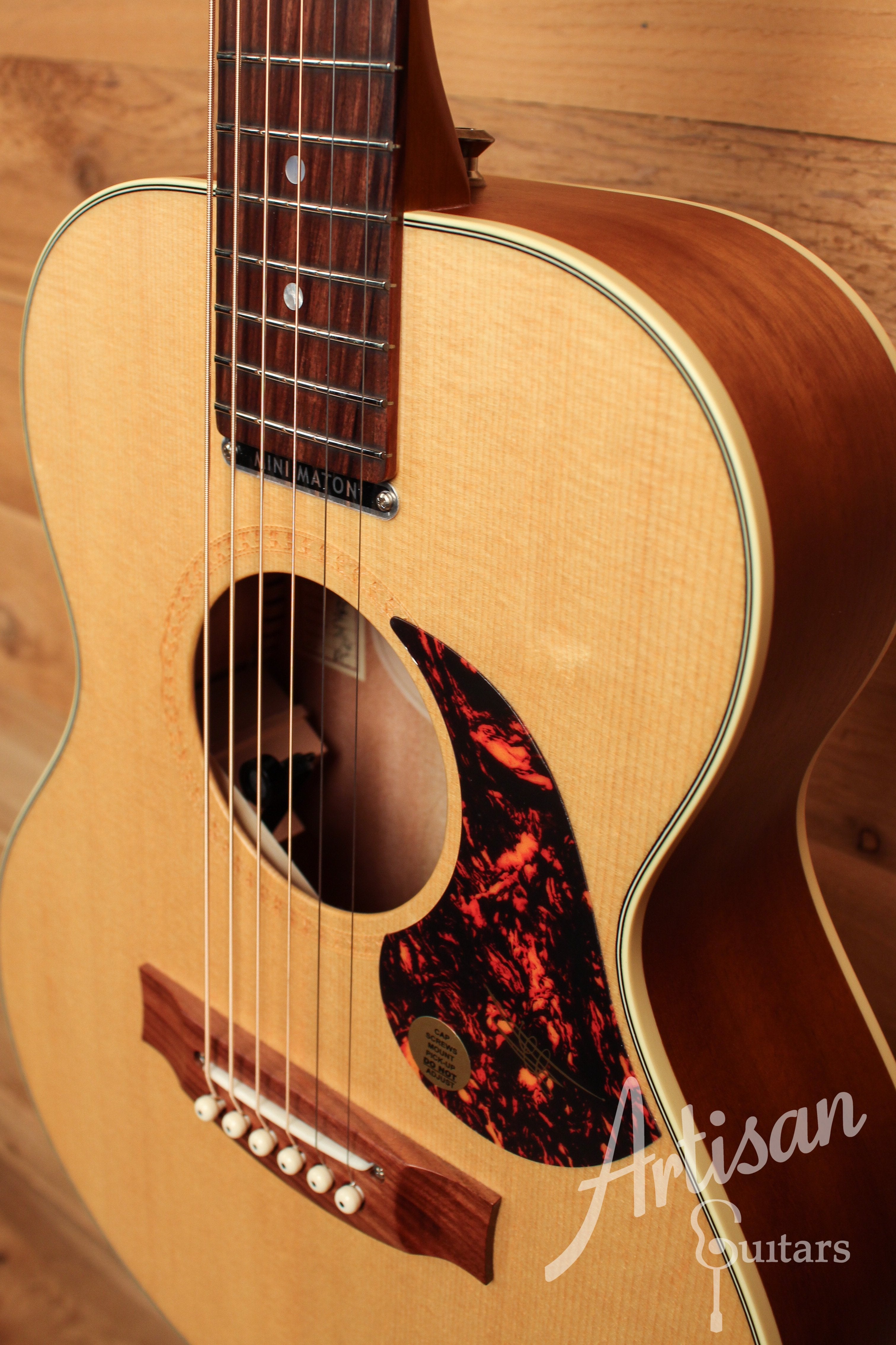 Maton EMTE Tommy Emmanuel Signature Mini Guitar Sitka Spuce & Queensland Maple ID-13019 - Artisan Guitars