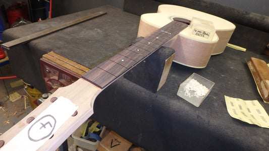 Maton T.E Personal Guitar Sitka Spruce and AAA"Bees Wings" Queensland Maple ID-10694 - Artisan Guitars