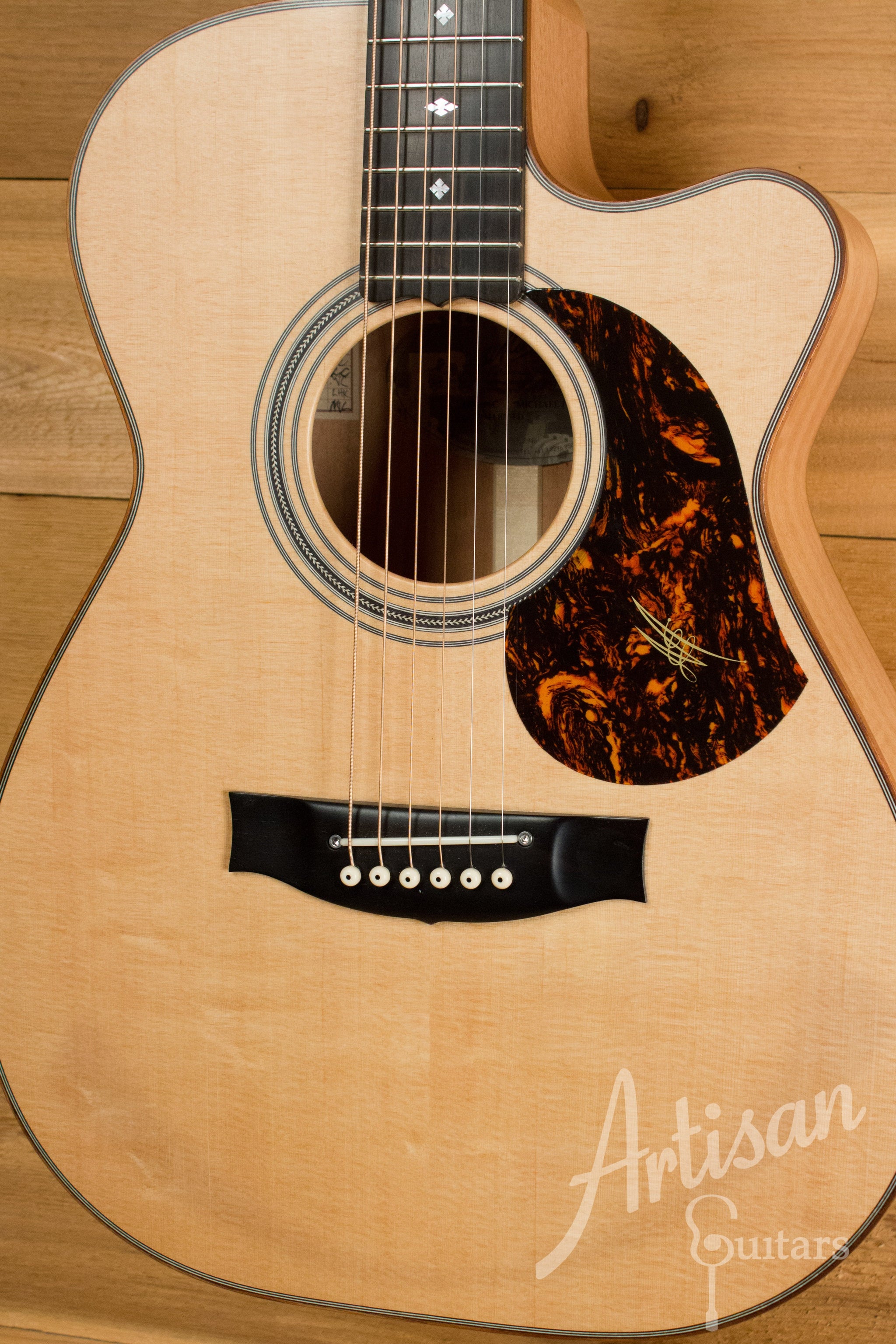 Maton EBG808C MIC FIX Michael Fix Signature Sitka and Queensland Maple with Cutaway Pre-Owned 2014 ID-11204 - Artisan Guitars
